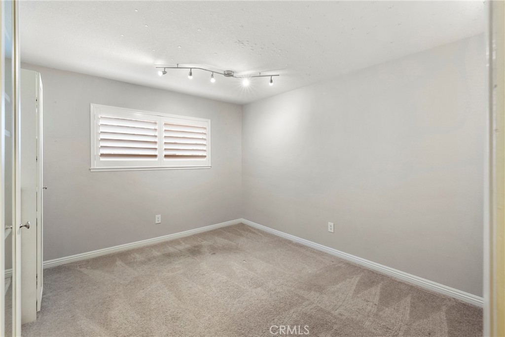 320 E Palmdale Avenue 1