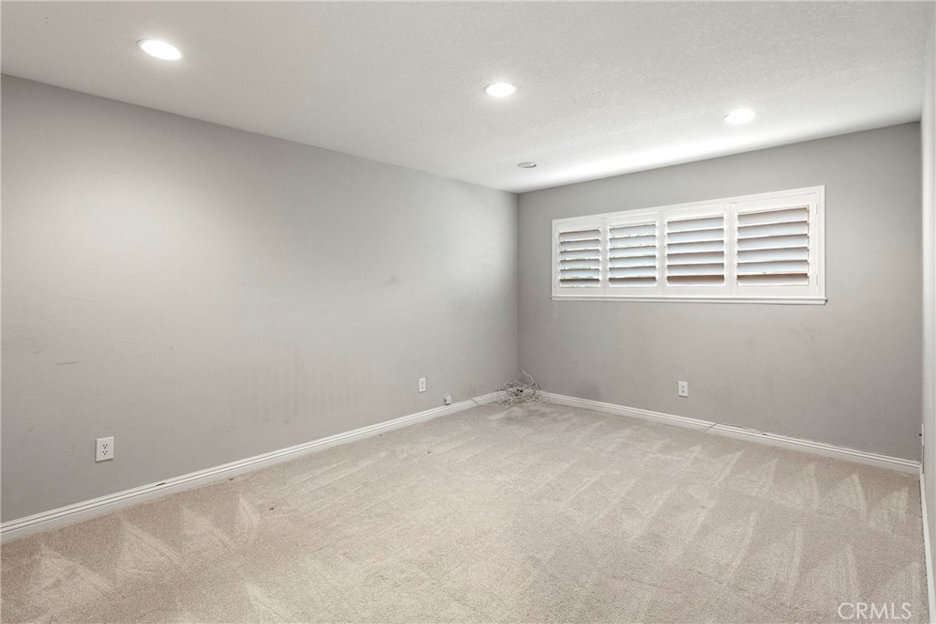 320 E Palmdale Avenue 1