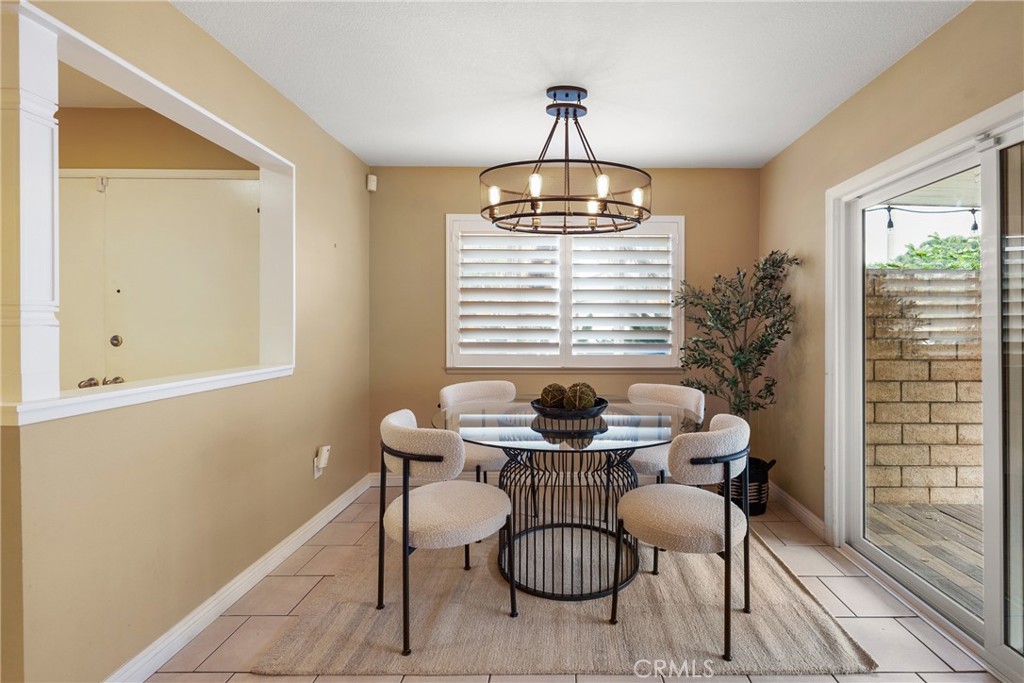 320 E Palmdale Avenue 1