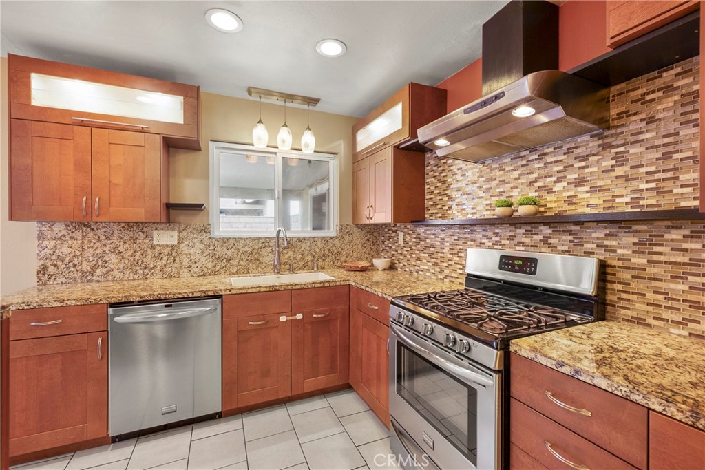 320 E Palmdale Avenue 1