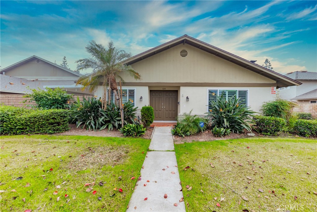 320 E Palmdale Avenue 1