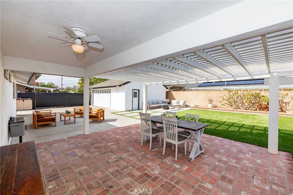 2717 E Palmyra Avenue