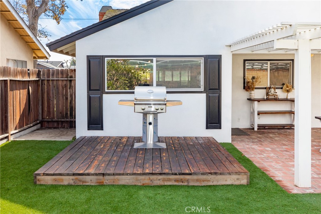 2717 E Palmyra Avenue