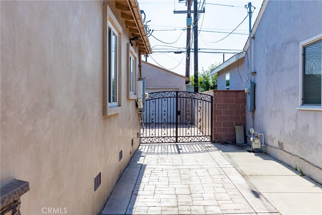 4667 Deeboyar Avenue