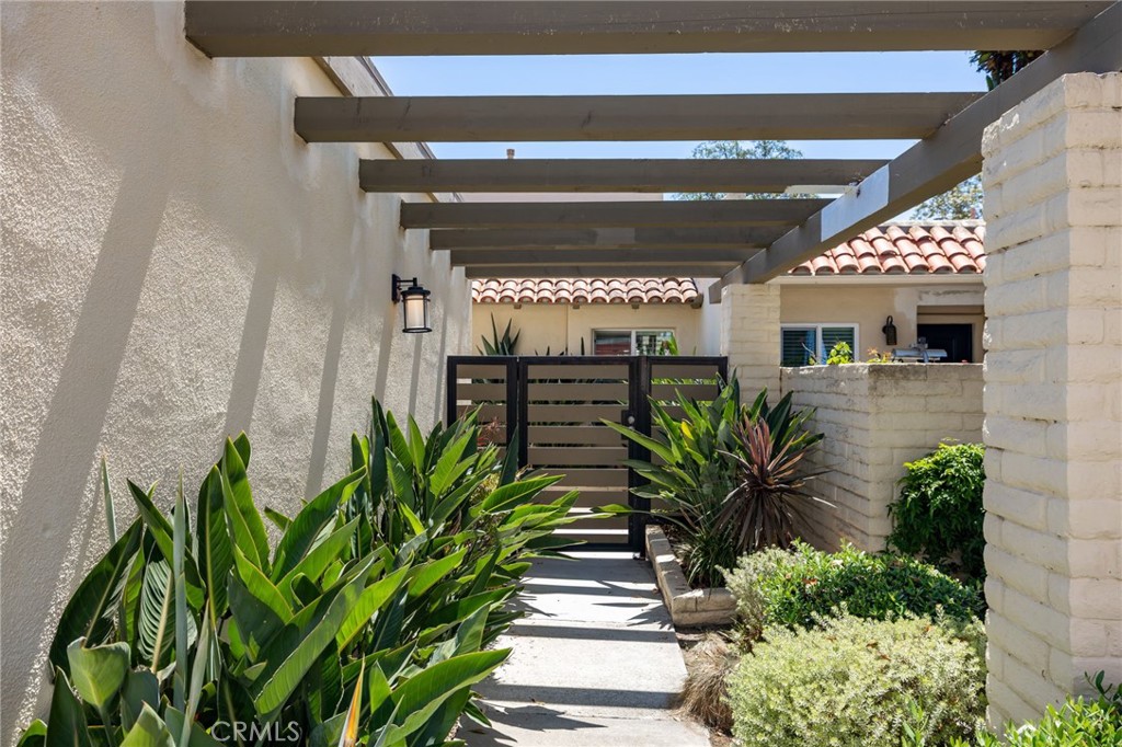 2332 Vista Huerta