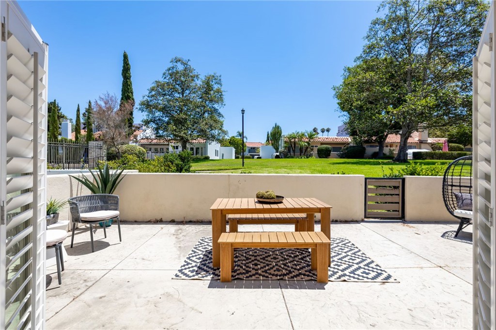2332 Vista Huerta