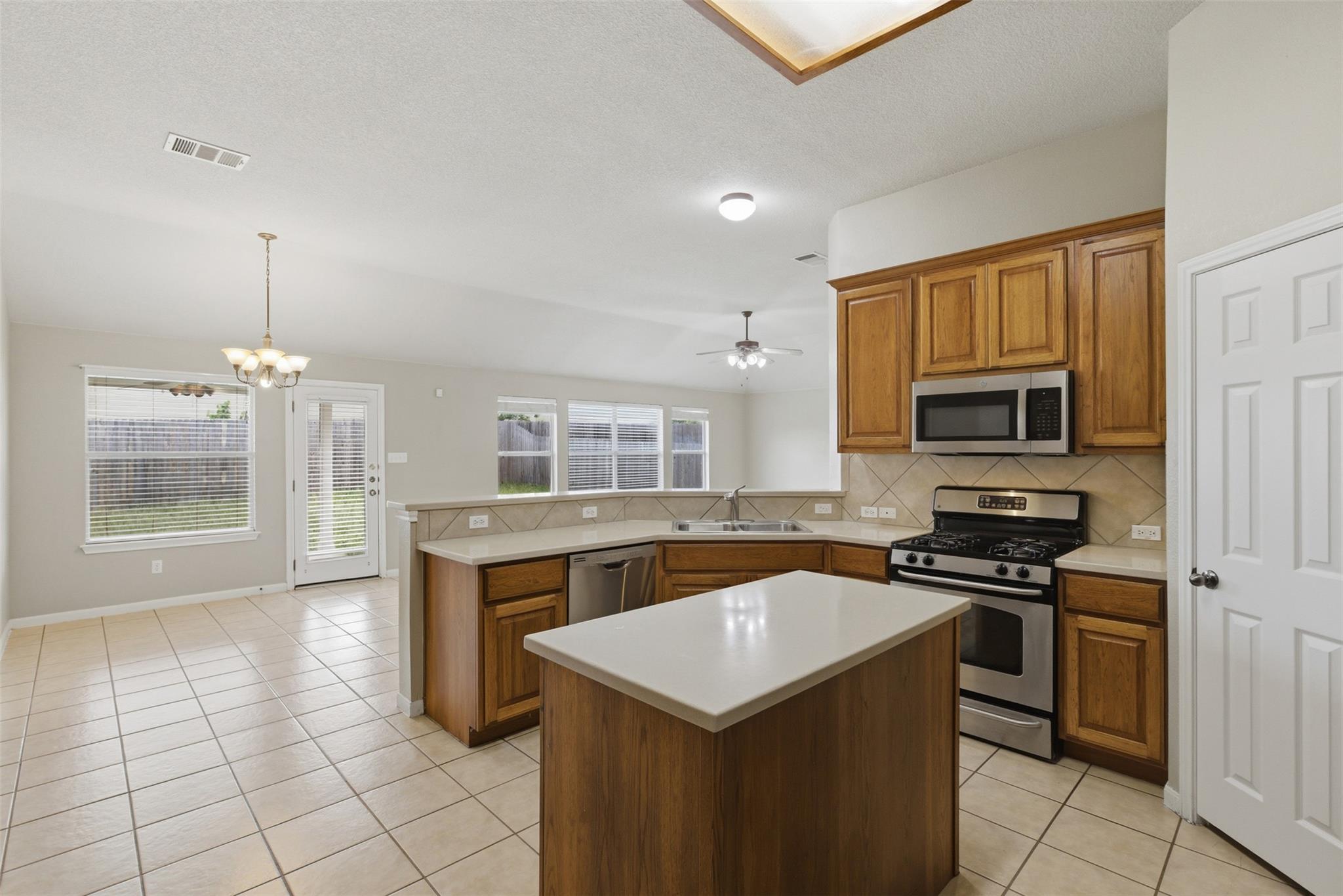 924 Abbeyglen Castle DR