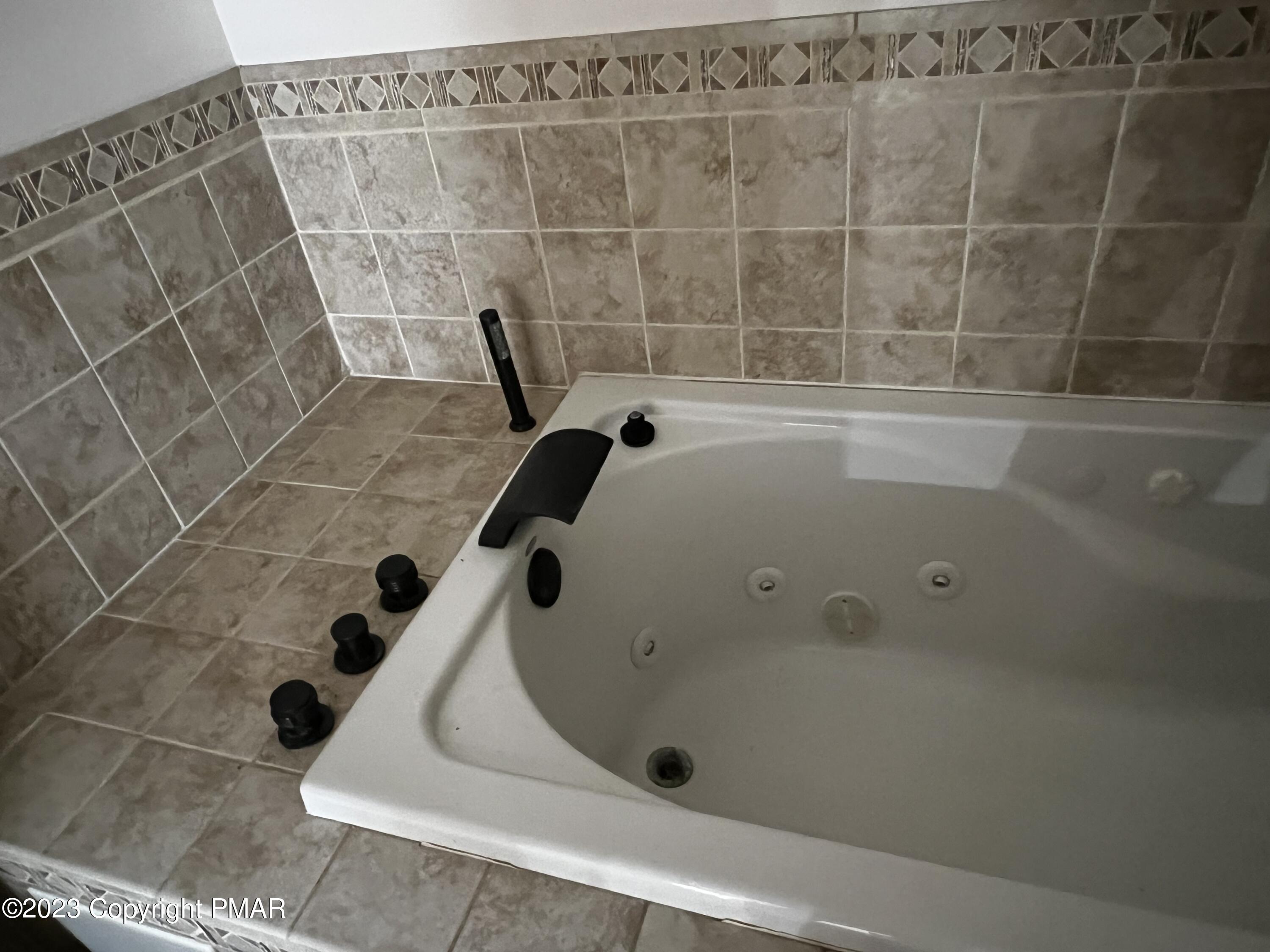 186 S Pinewood Drive