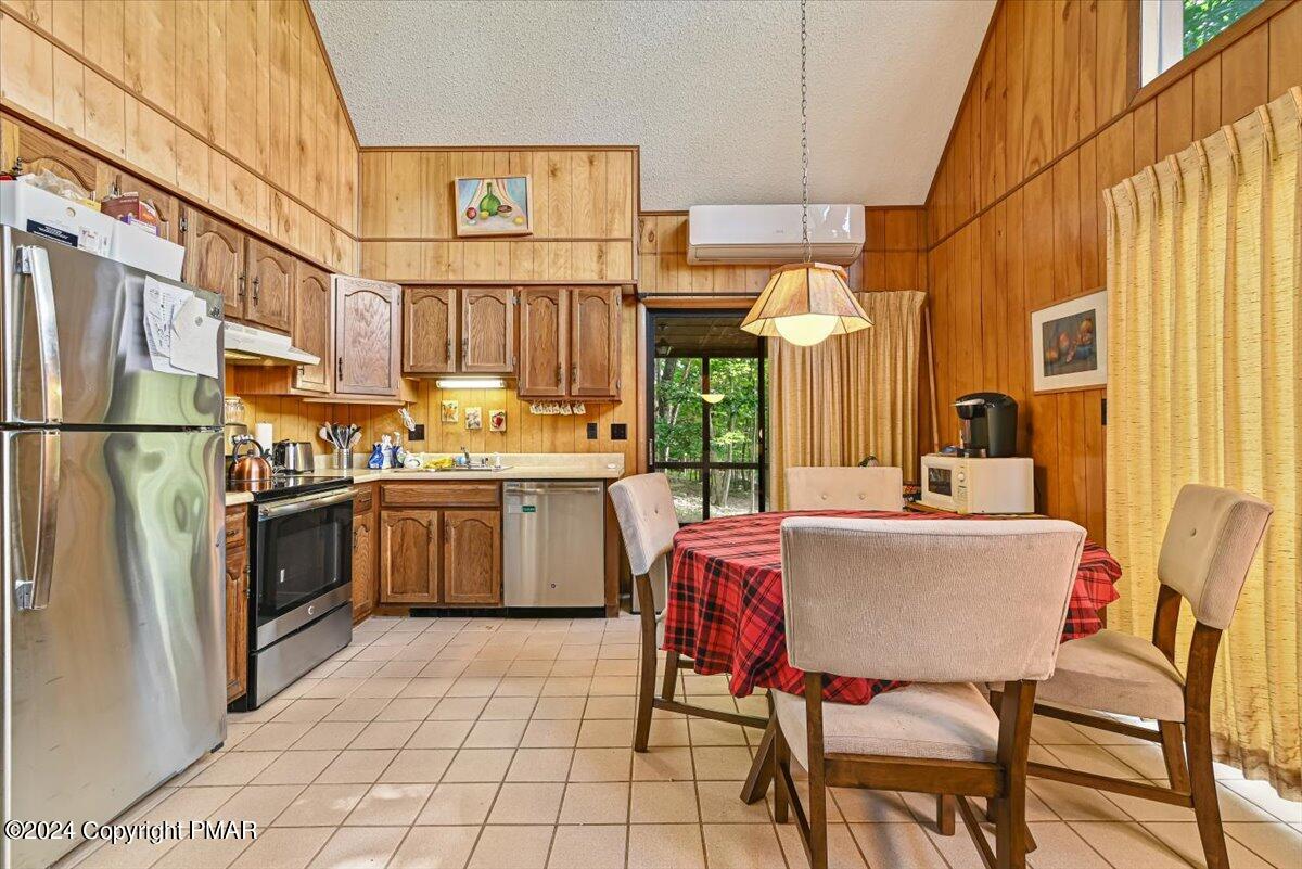 7126 W Woodbridge Drive