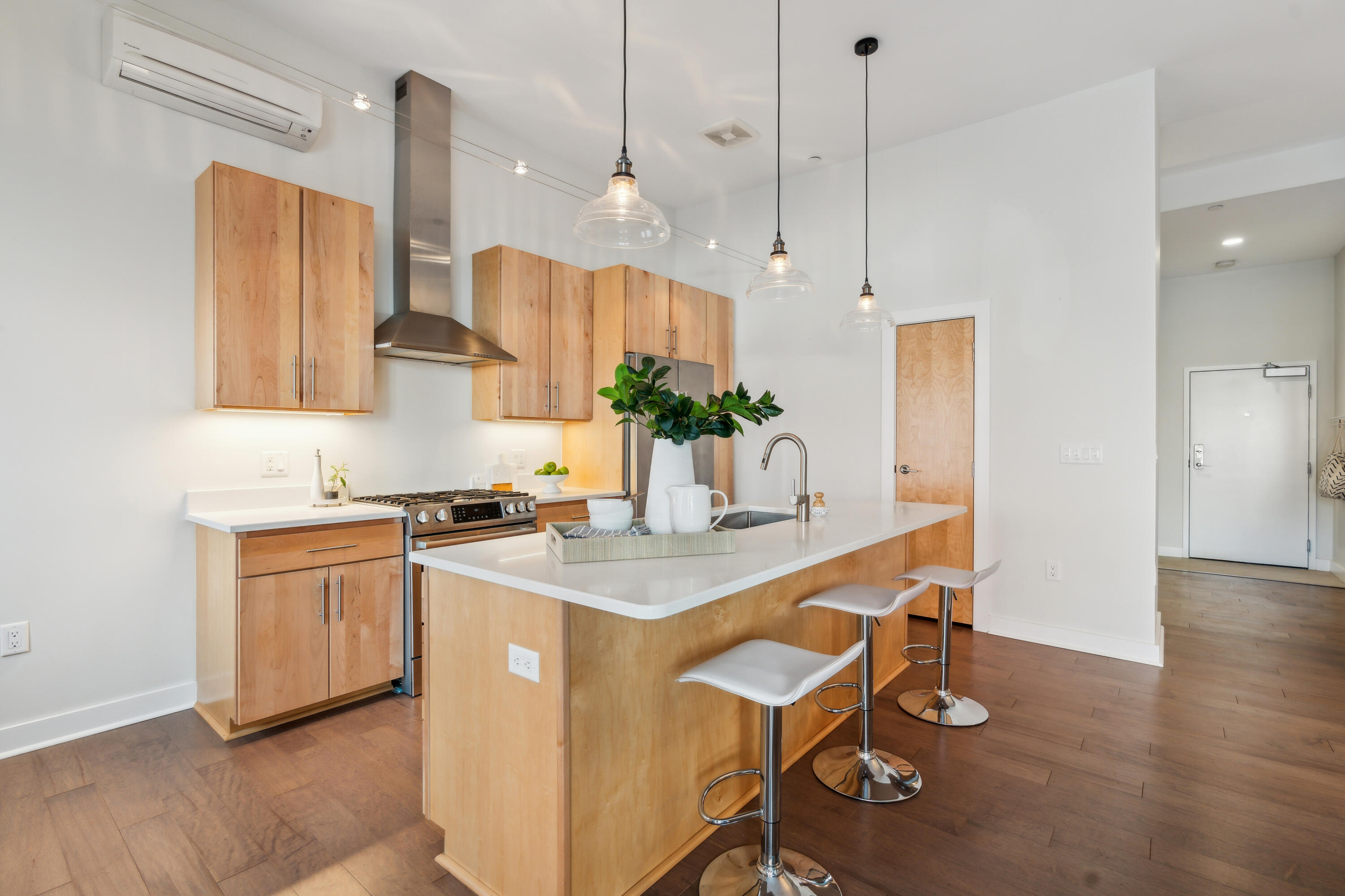 113 Newbury Street, 105