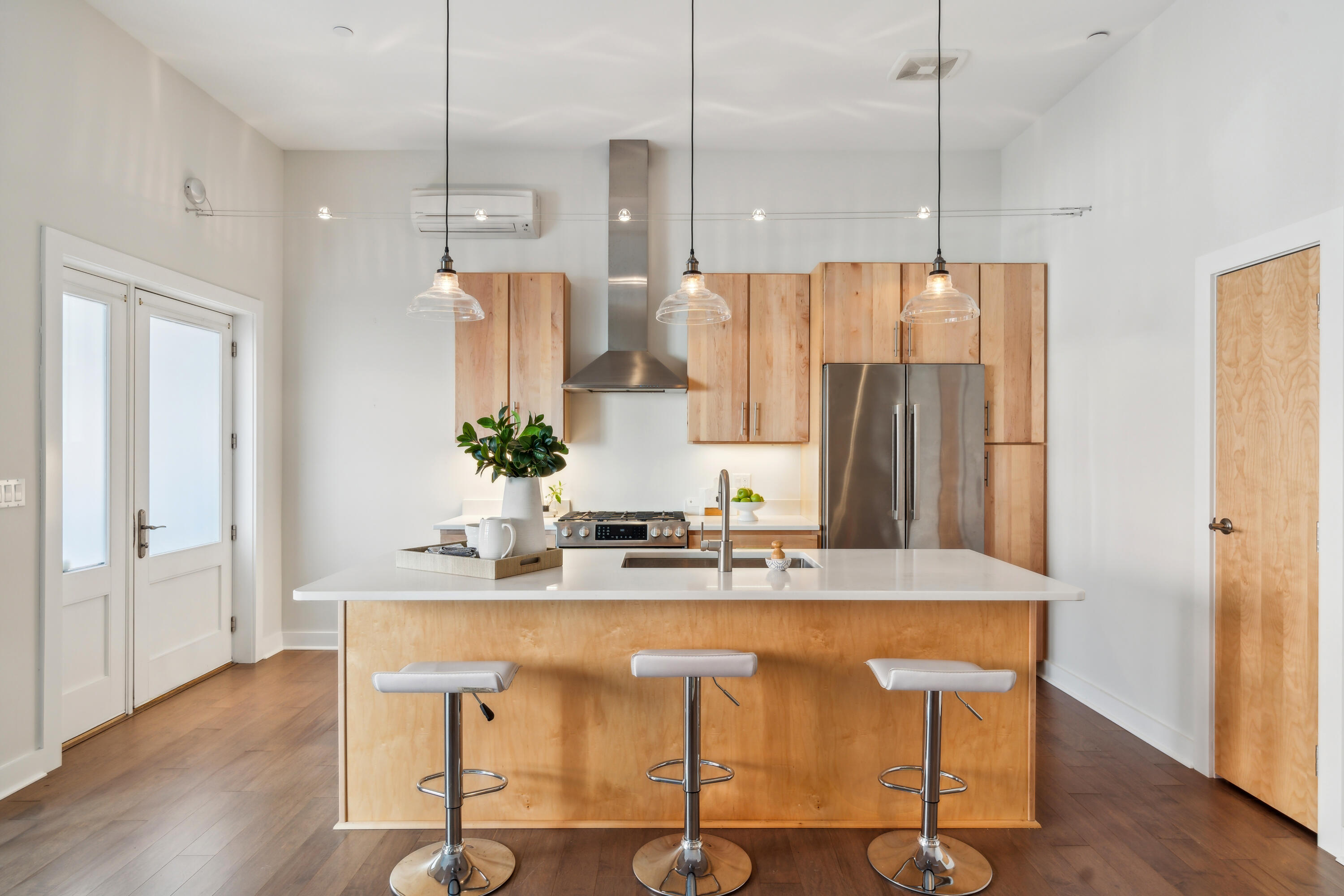 113 Newbury Street, 105