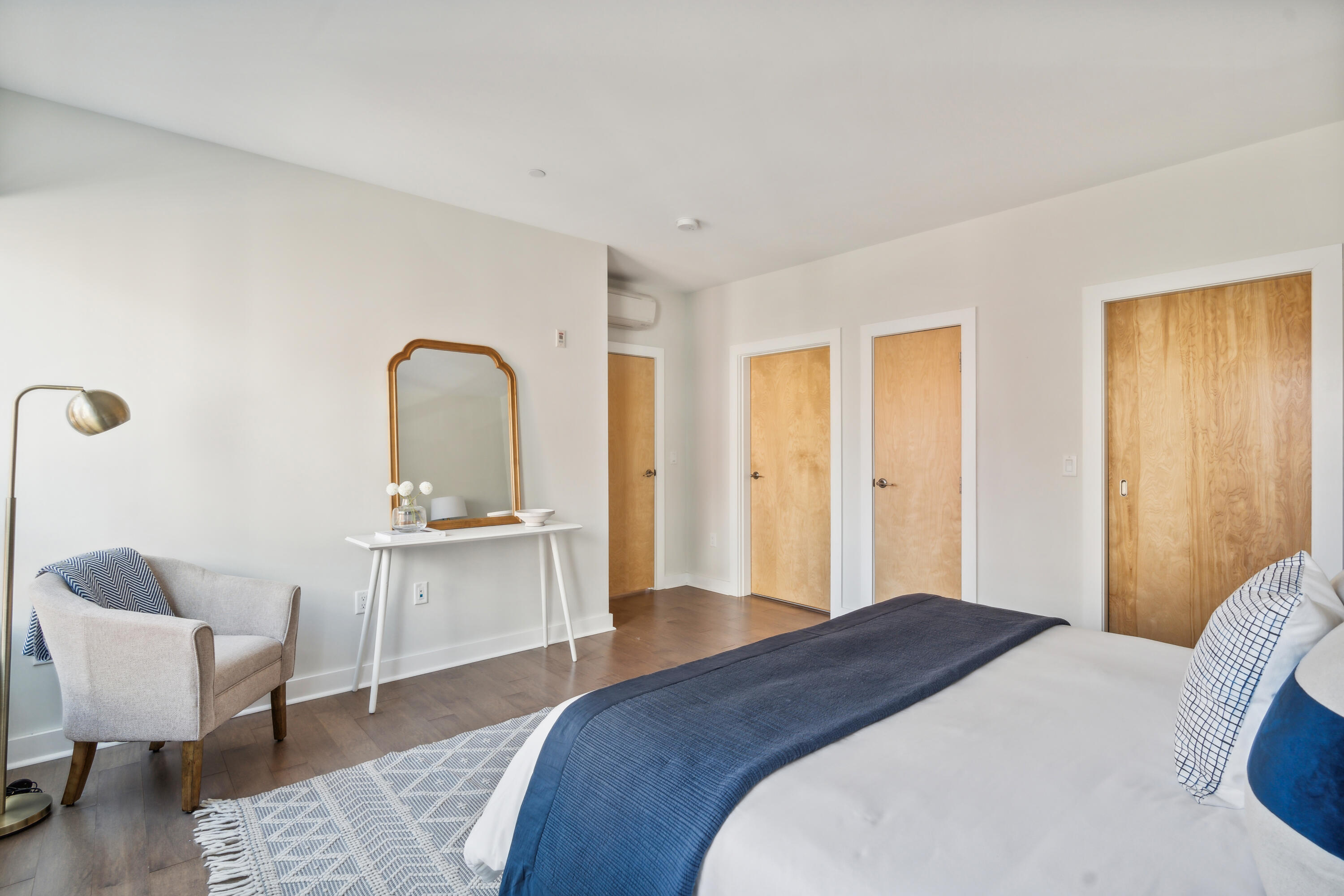 113 Newbury Street, 105