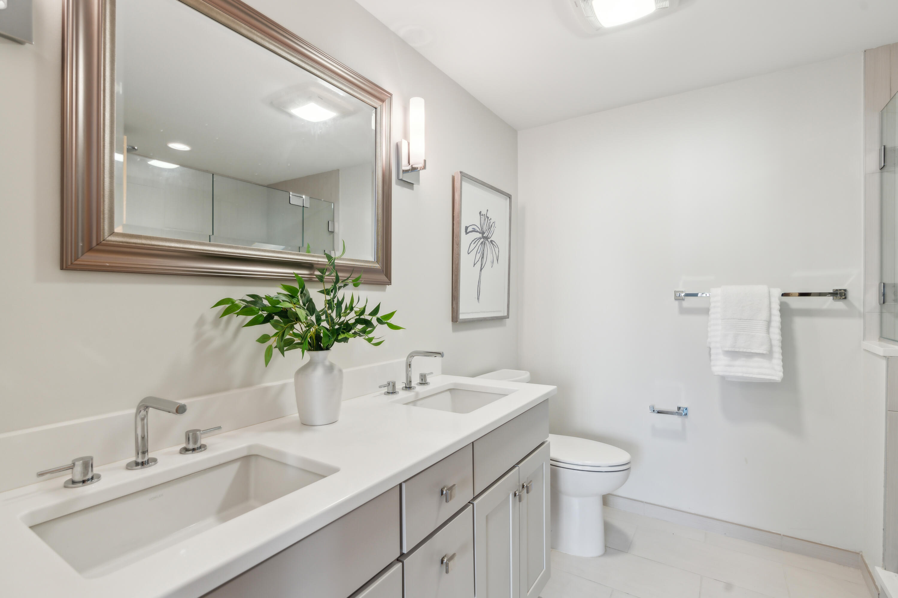 113 Newbury Street, 105