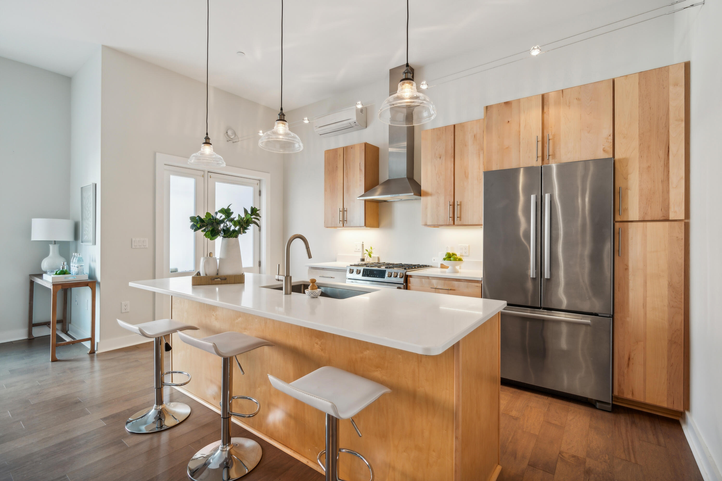 113 Newbury Street, 105