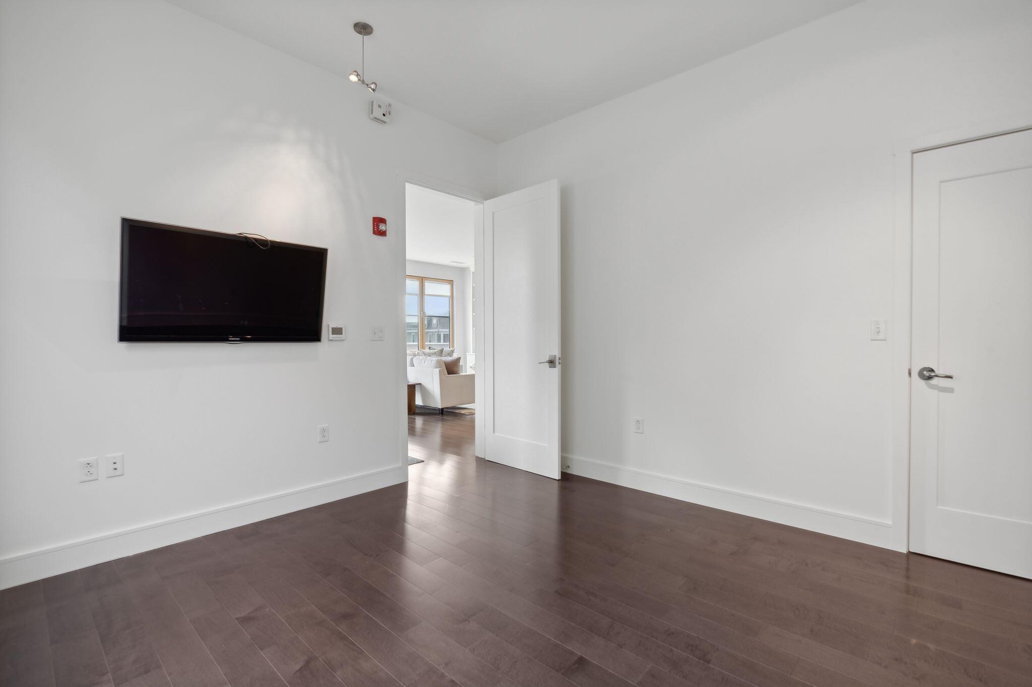 118 Congress Street, 203