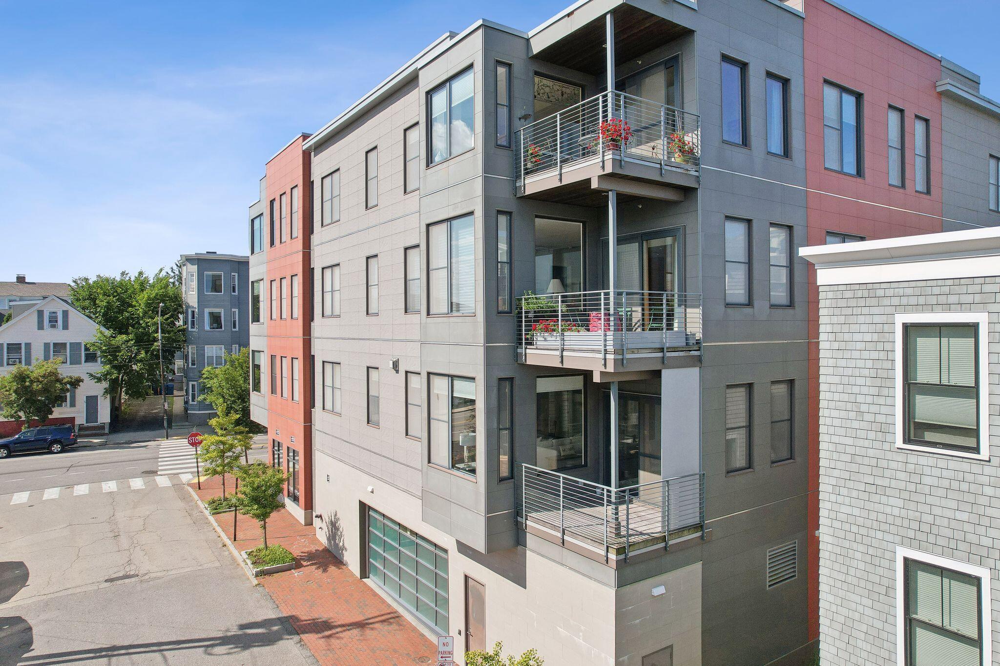 118 Congress Street, 203