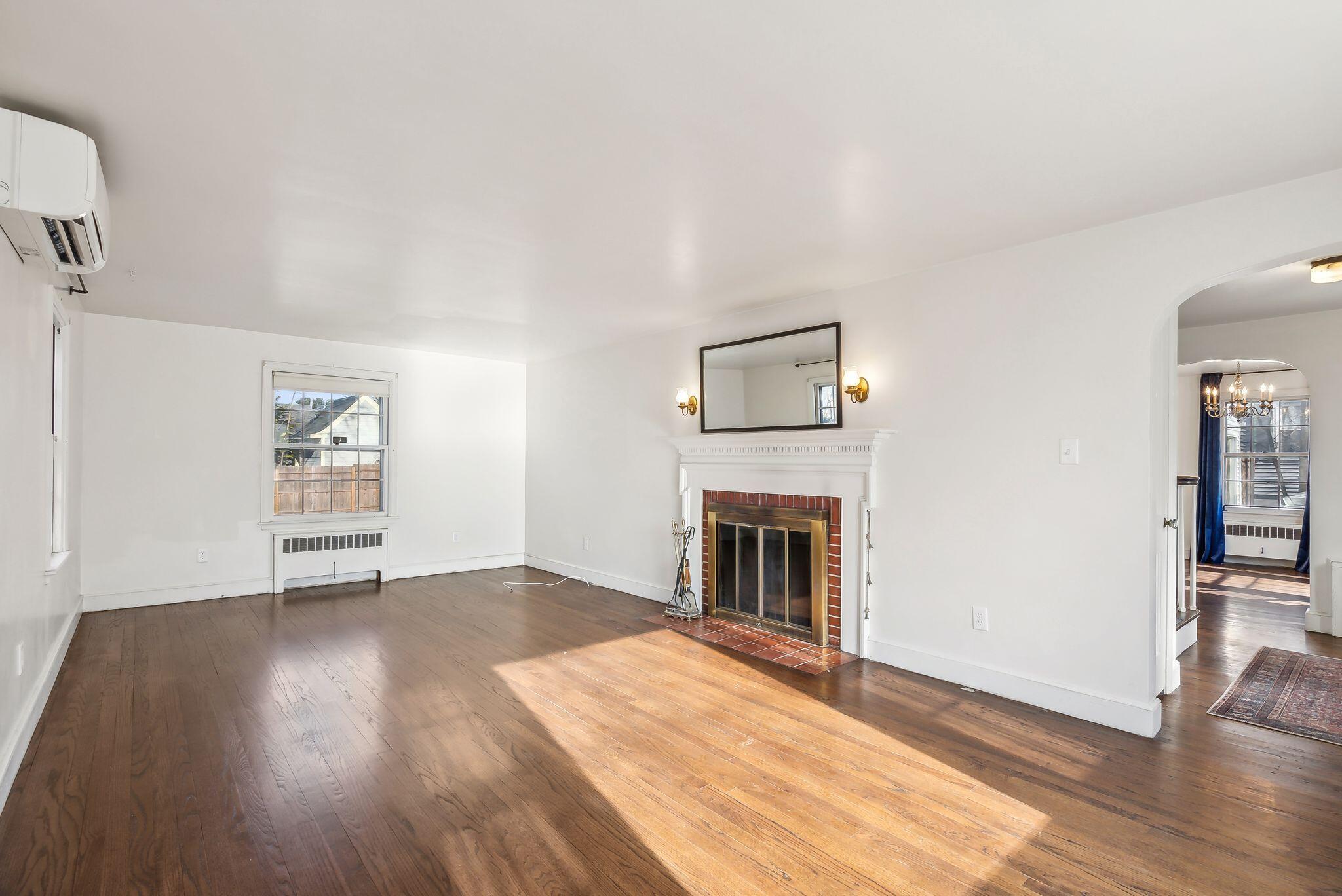 411 Woodford Street