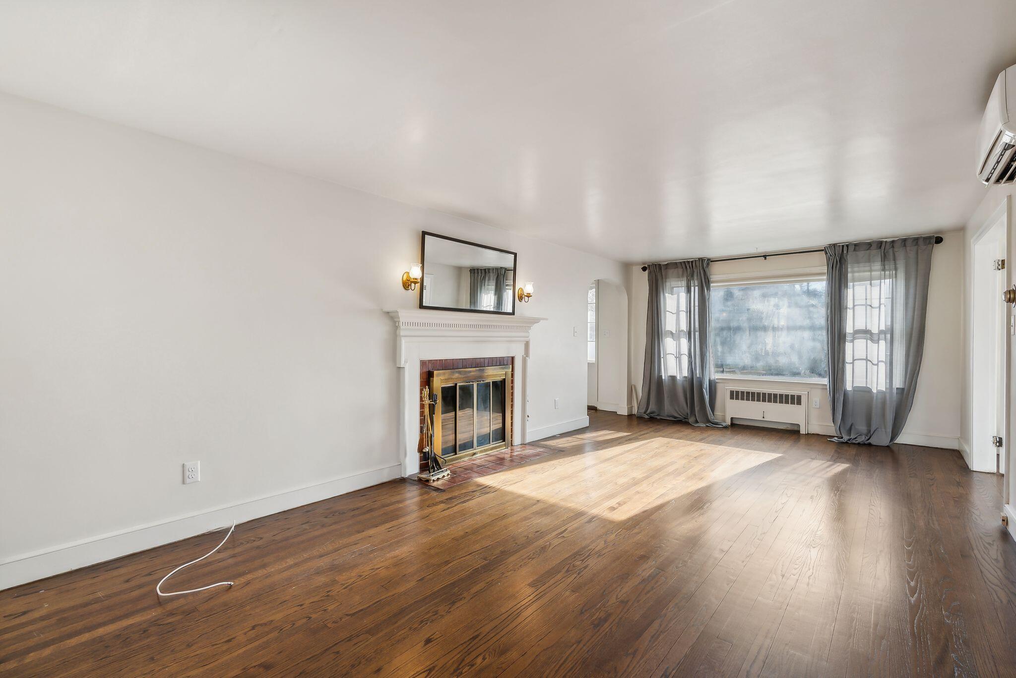 411 Woodford Street