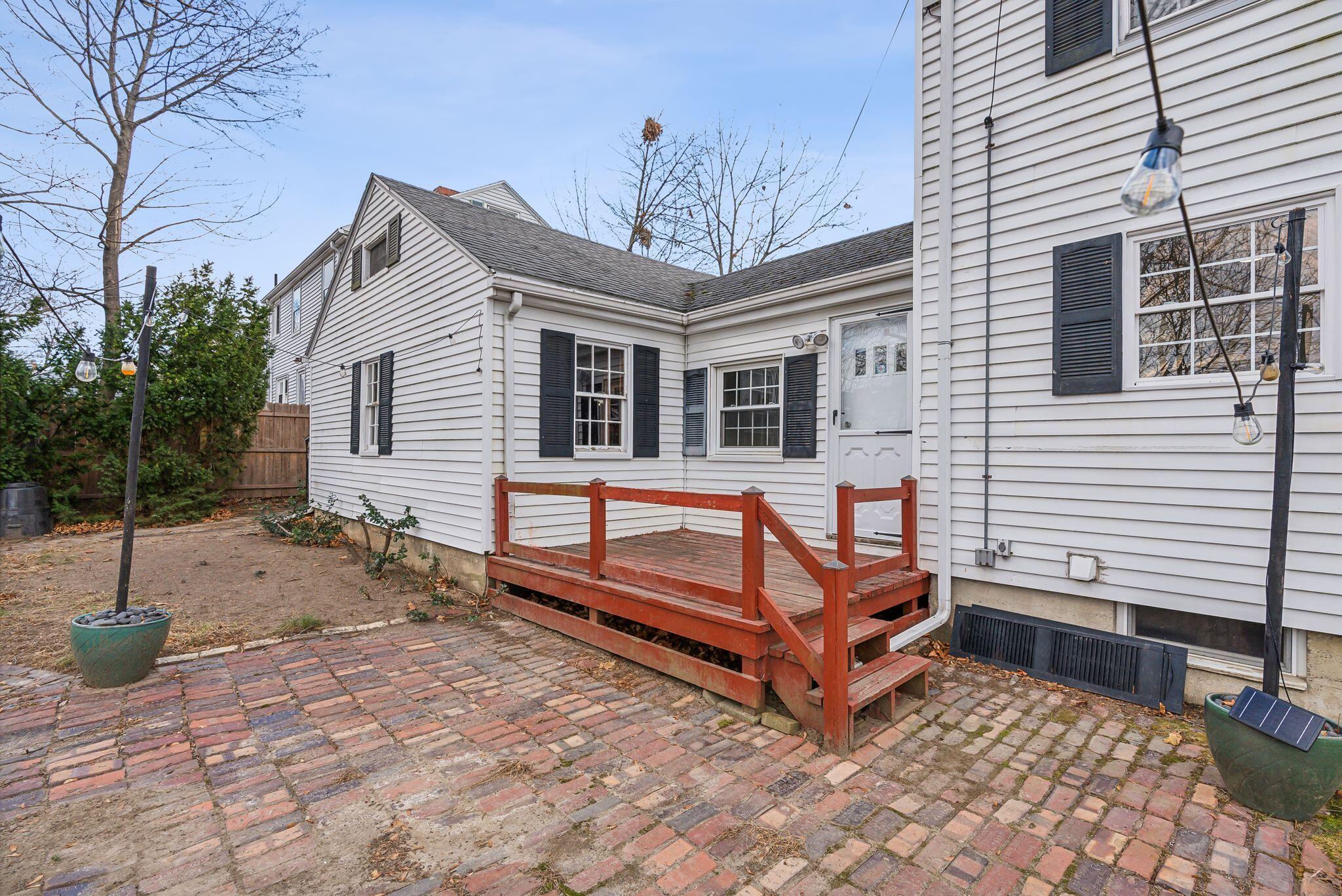 411 Woodford Street
