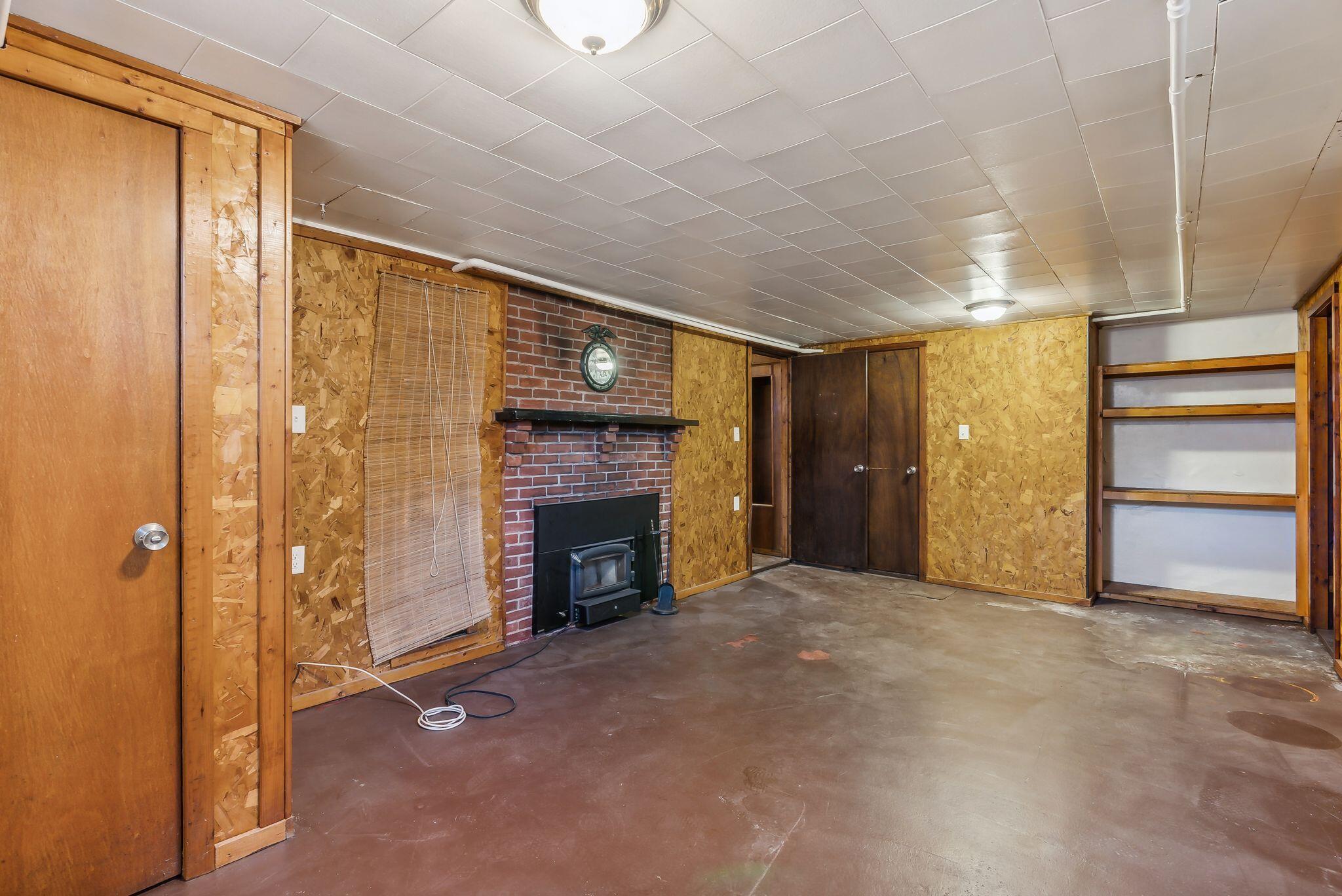 411 Woodford Street
