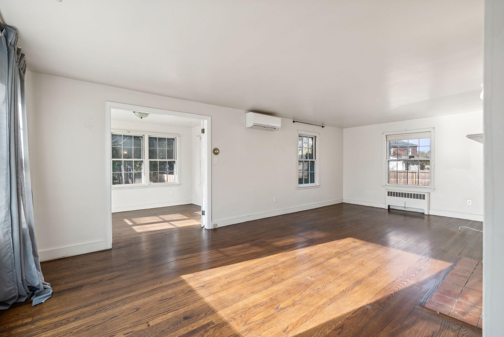 411 Woodford Street