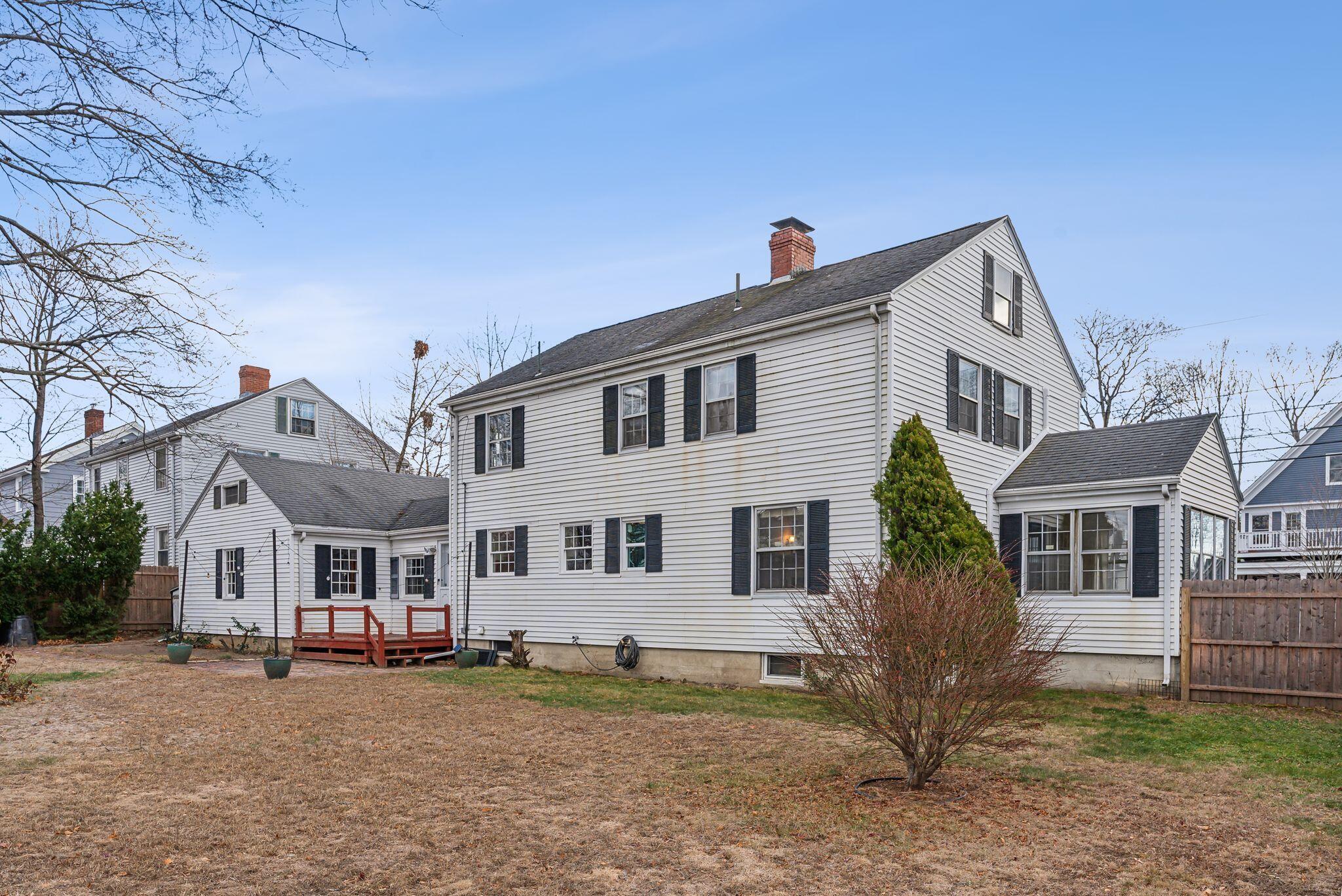 411 Woodford Street