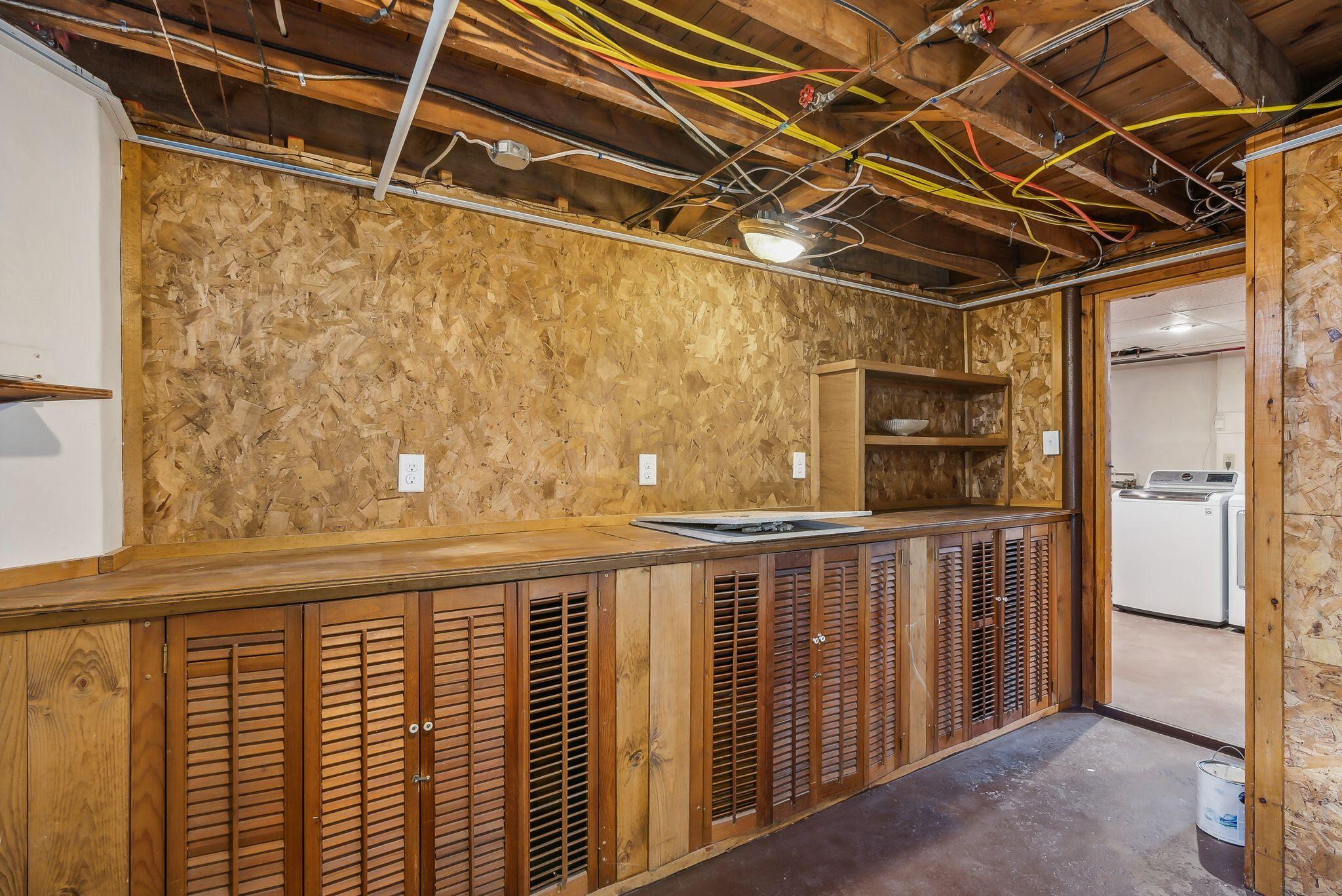 411 Woodford Street