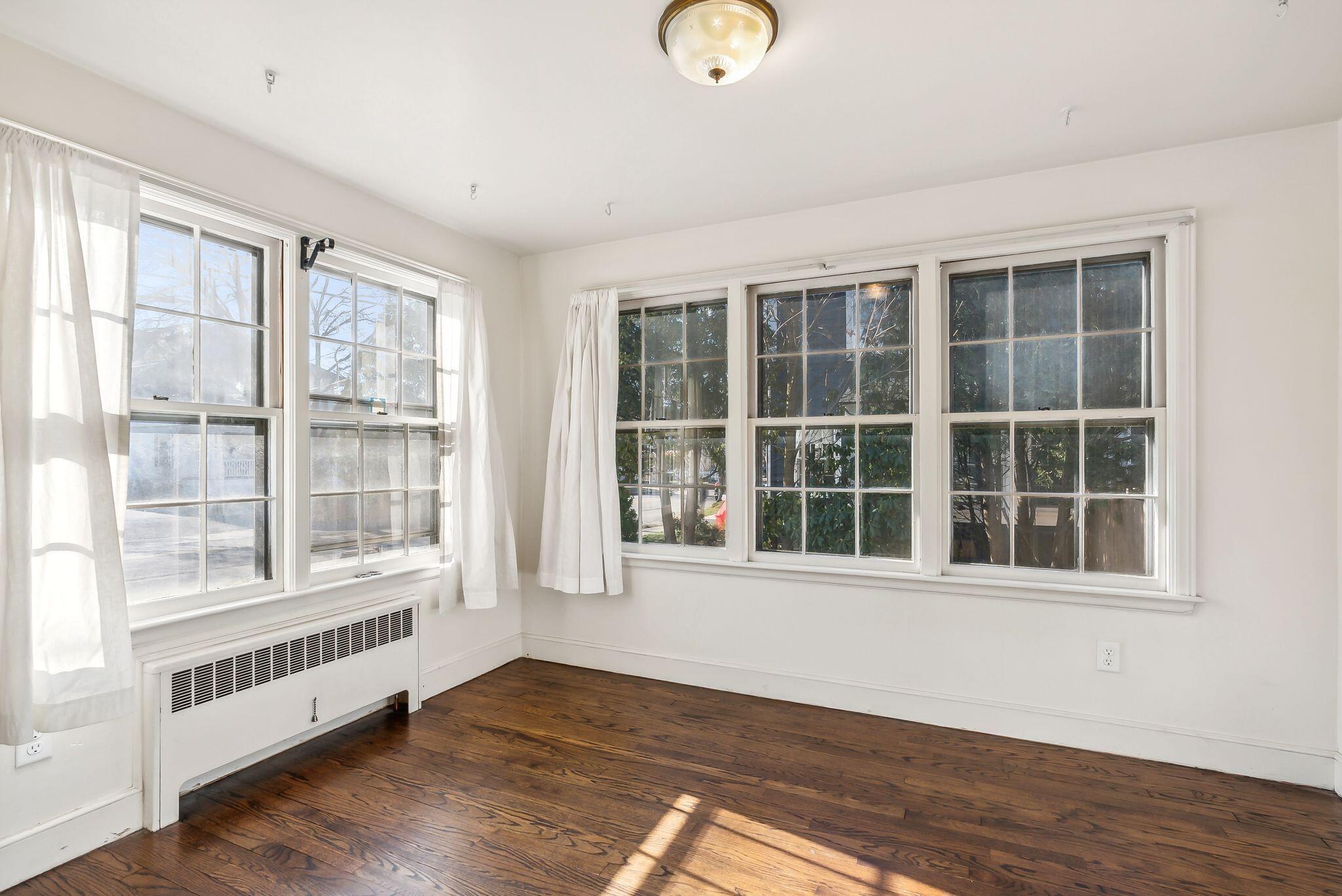 411 Woodford Street