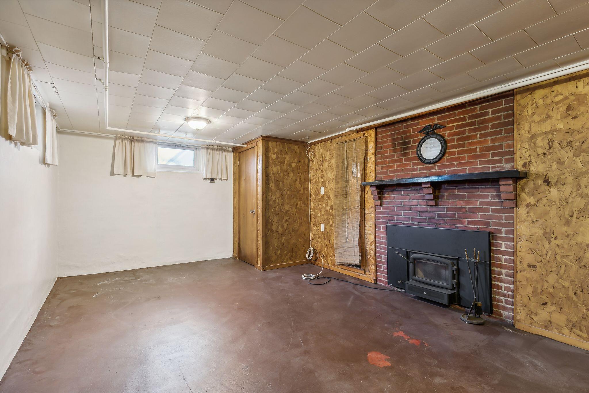 411 Woodford Street