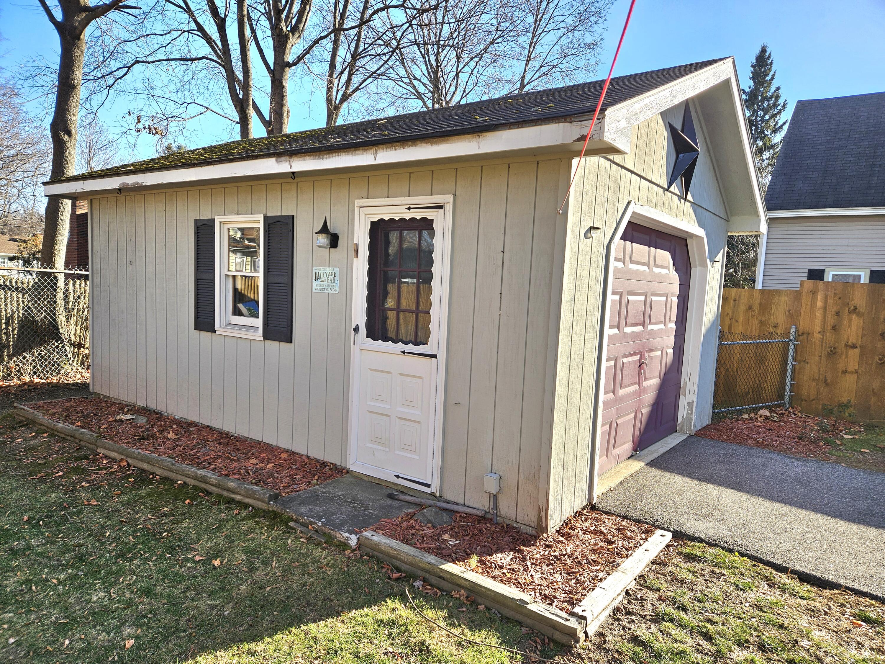 10 Maple Street