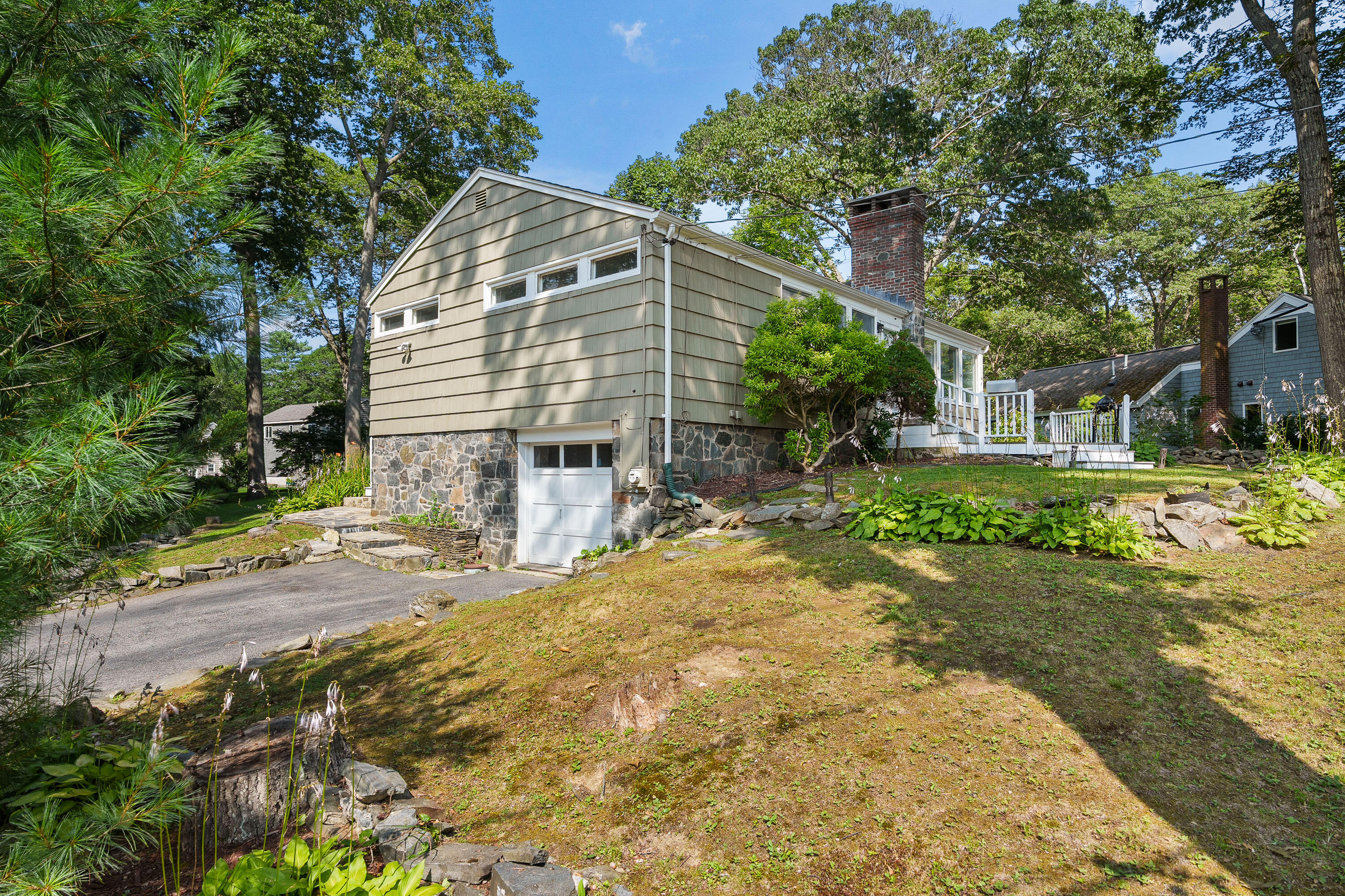 7 Rocky Knoll Road