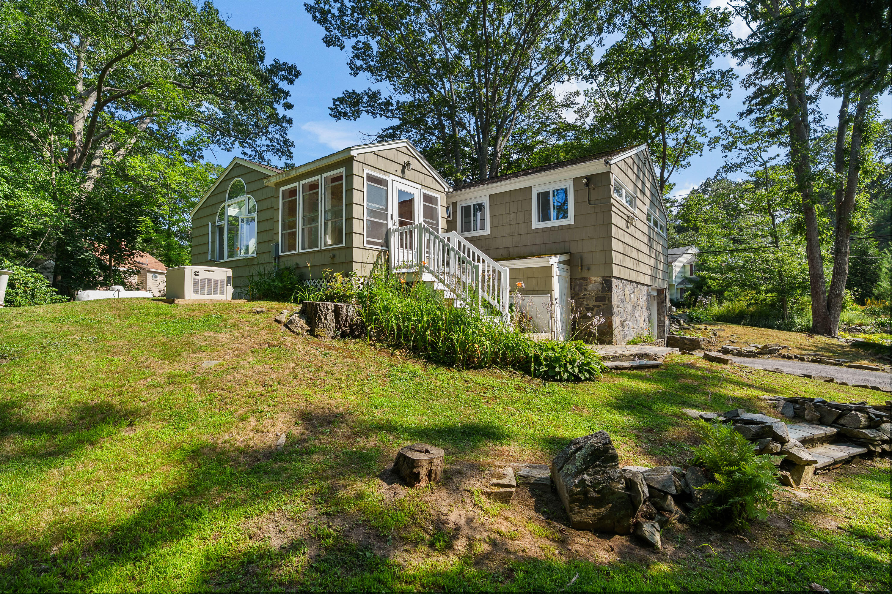7 Rocky Knoll Road