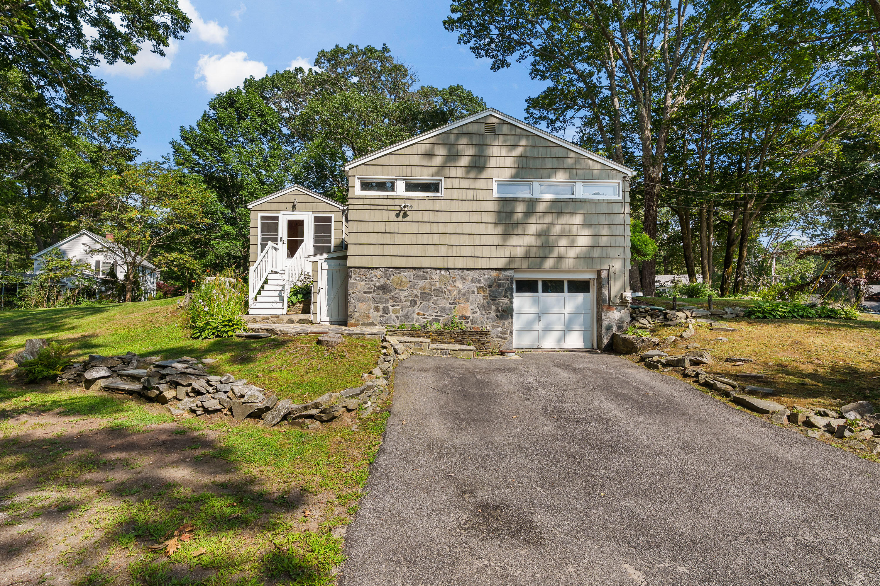 7 Rocky Knoll Road