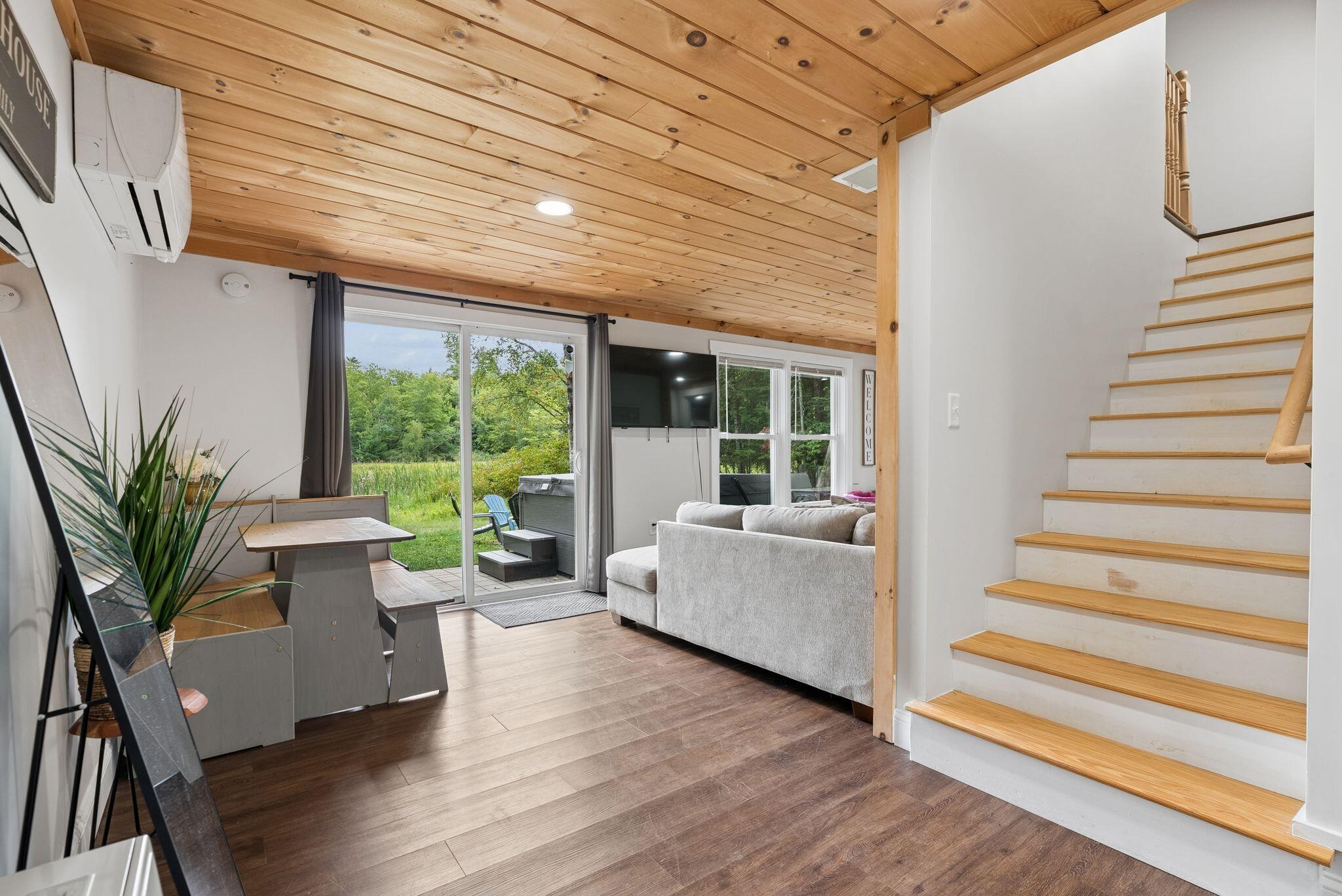 82 Lakeshore Drive