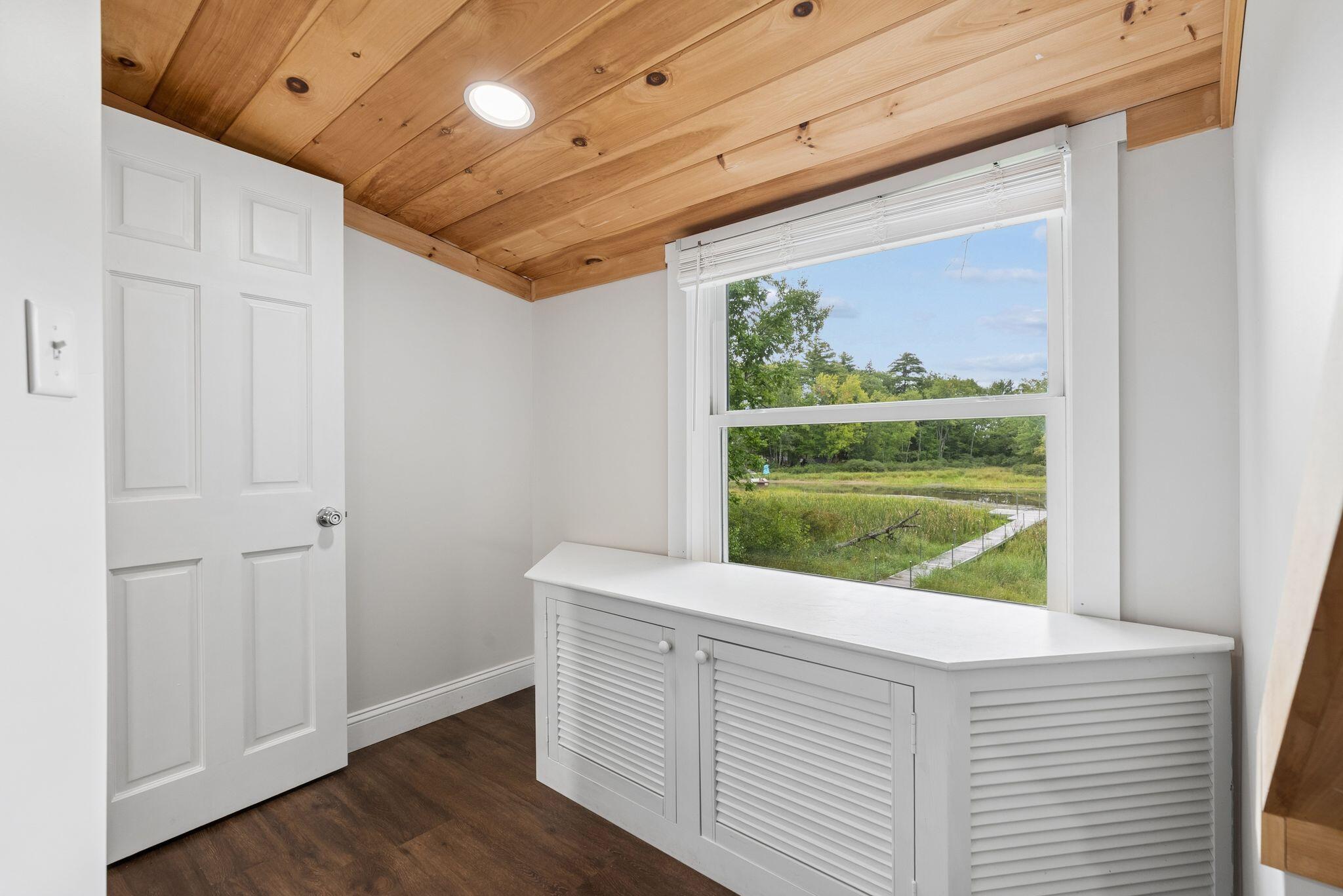 82 Lakeshore Drive
