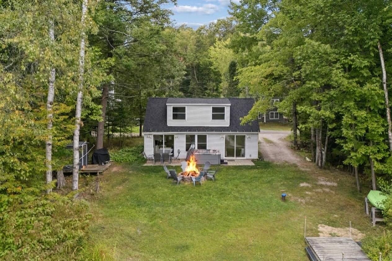 82 Lakeshore Drive