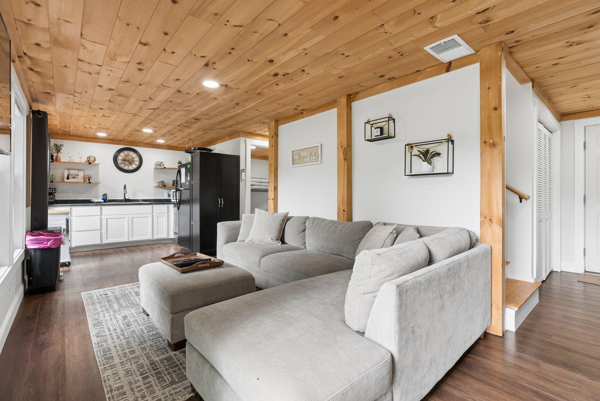 82 Lakeshore Drive
