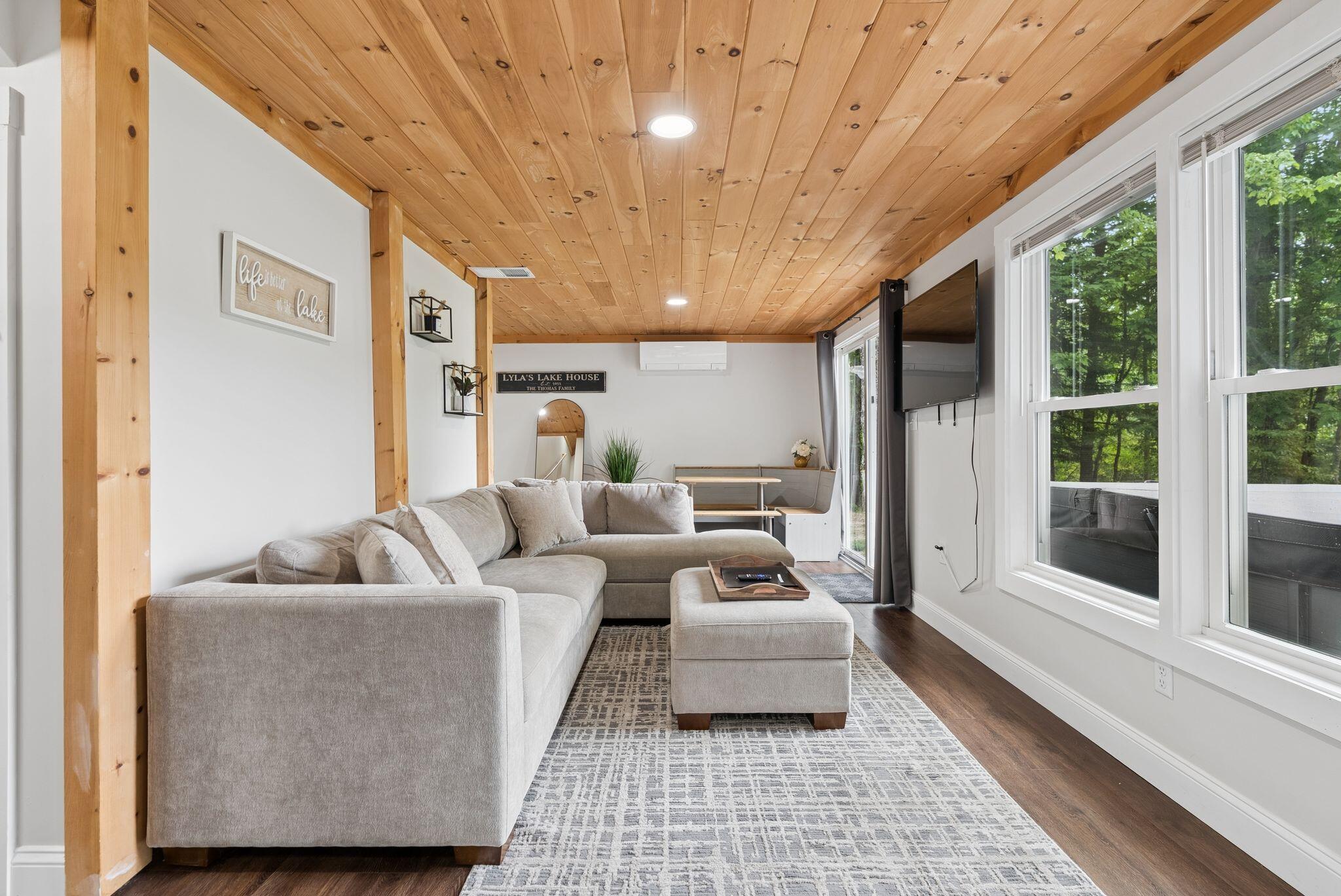 82 Lakeshore Drive
