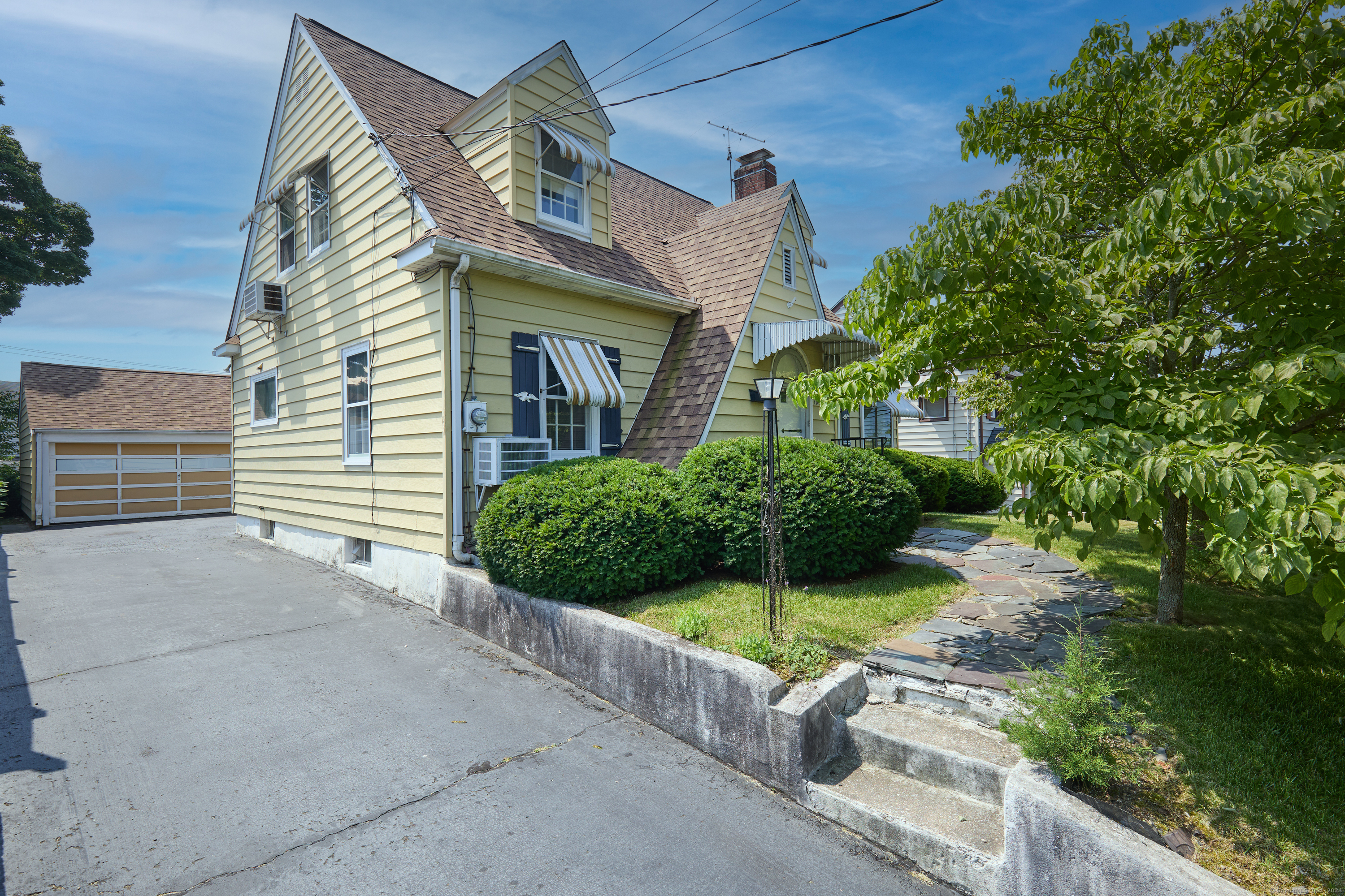 369 Cleveland Avenue