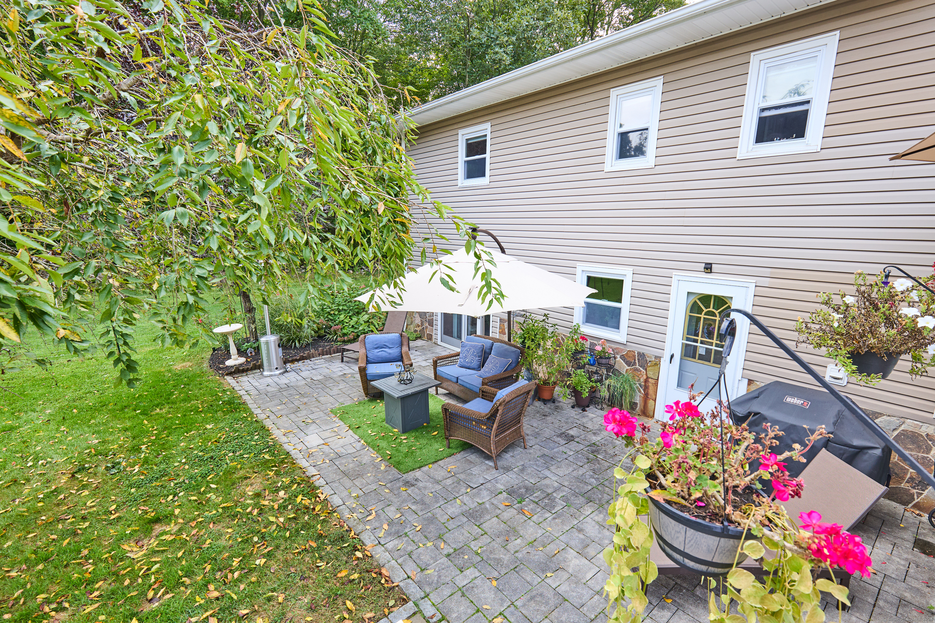 40 Lauderdale Drive