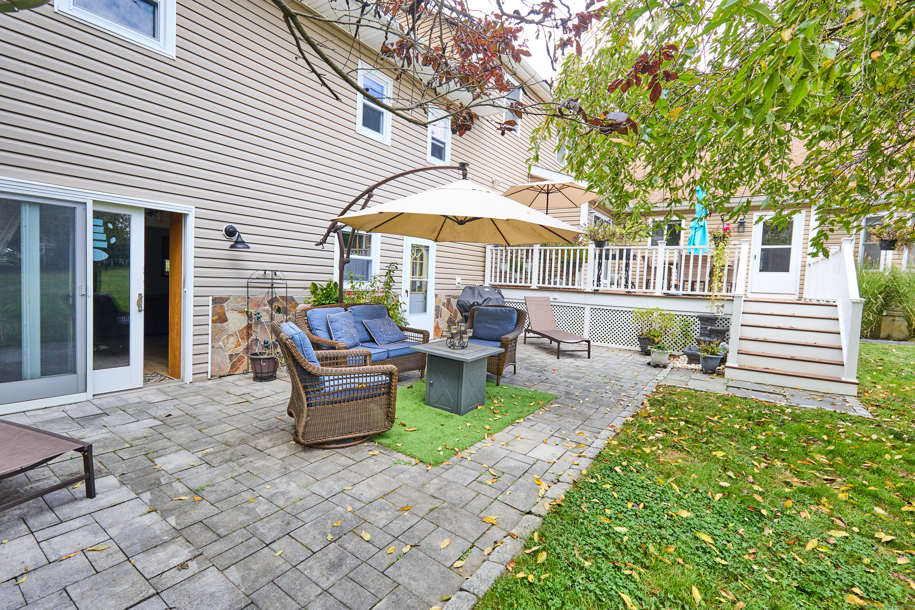 40 Lauderdale Drive