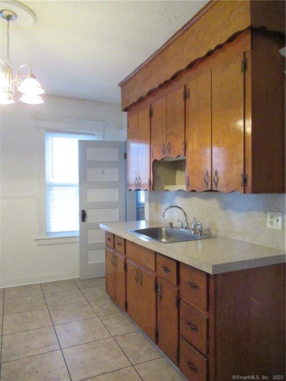 55 Eaton Street 2nd Floor