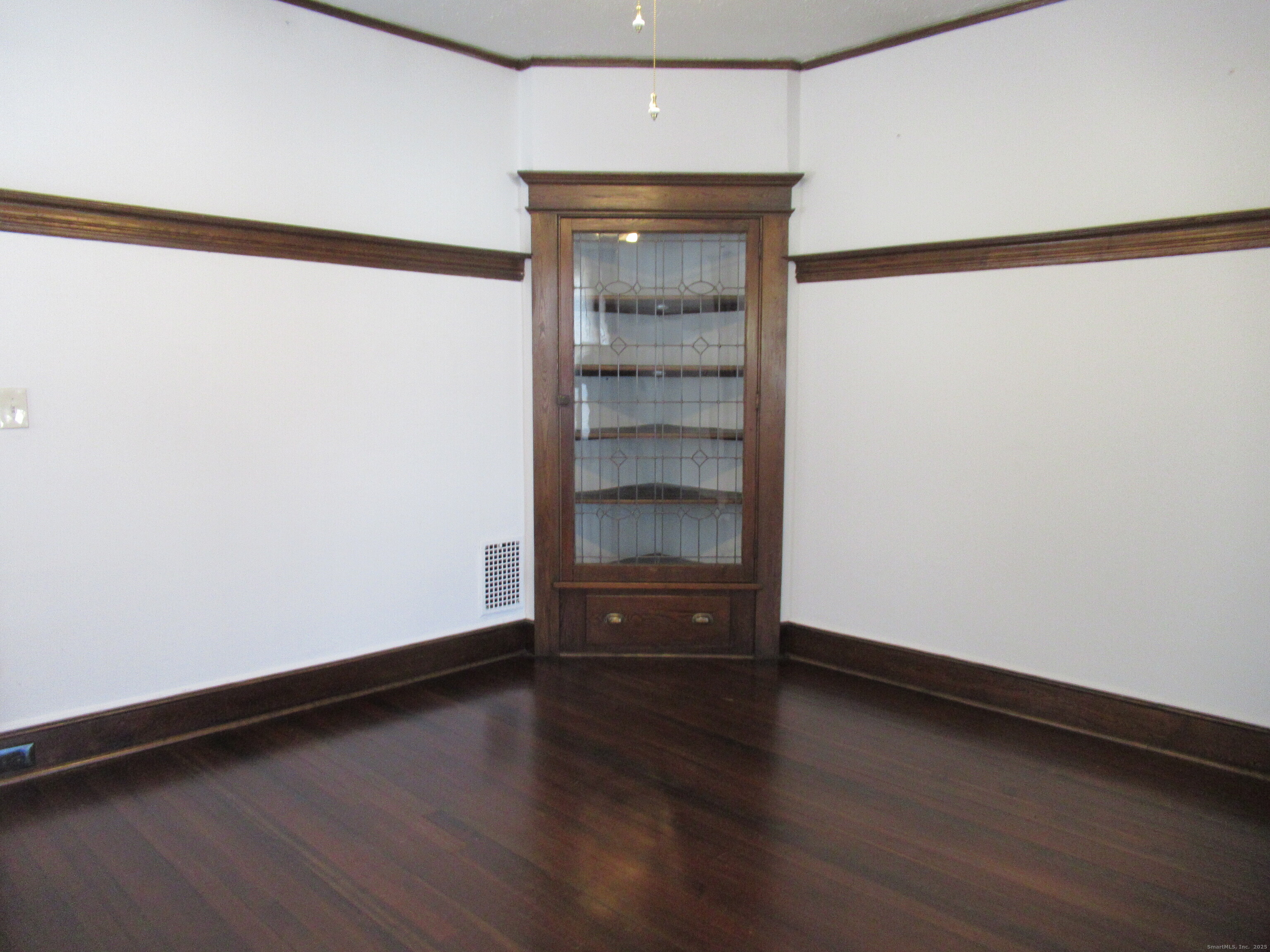 53 Eaton Street 2nd Floor