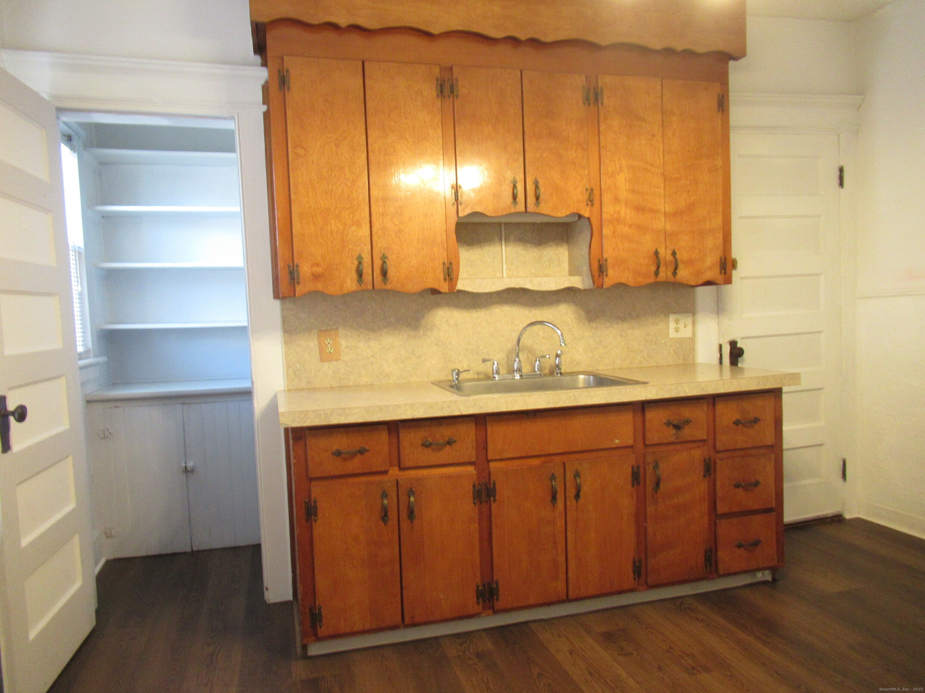 53 Eaton Street 2nd Floor