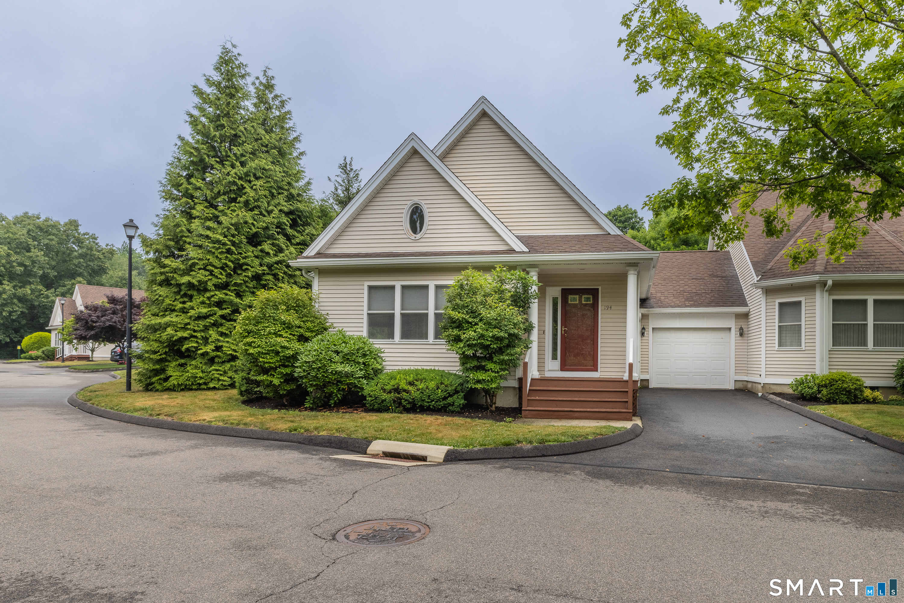 194 Summerfield Gardens Unit: 194