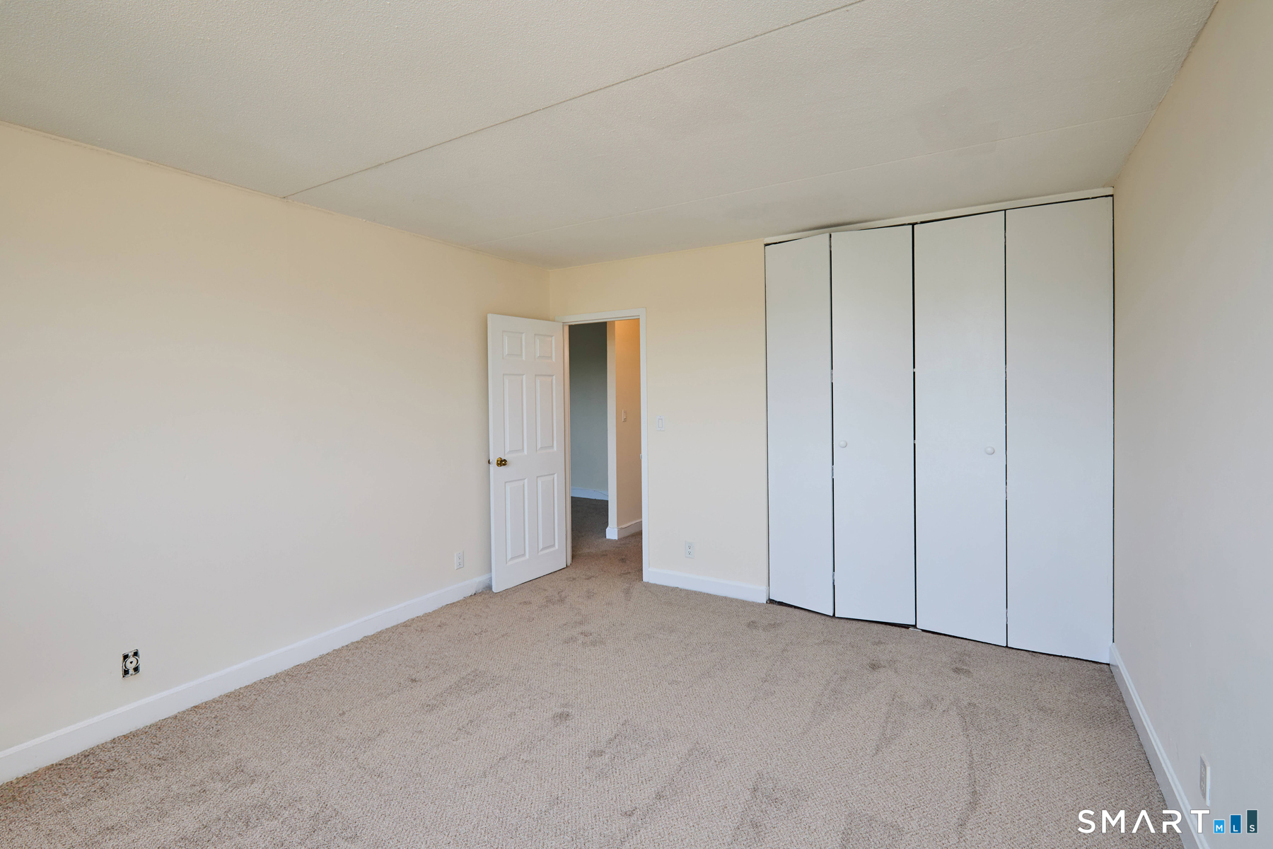 120 Huntington Turnpike Unit: 905