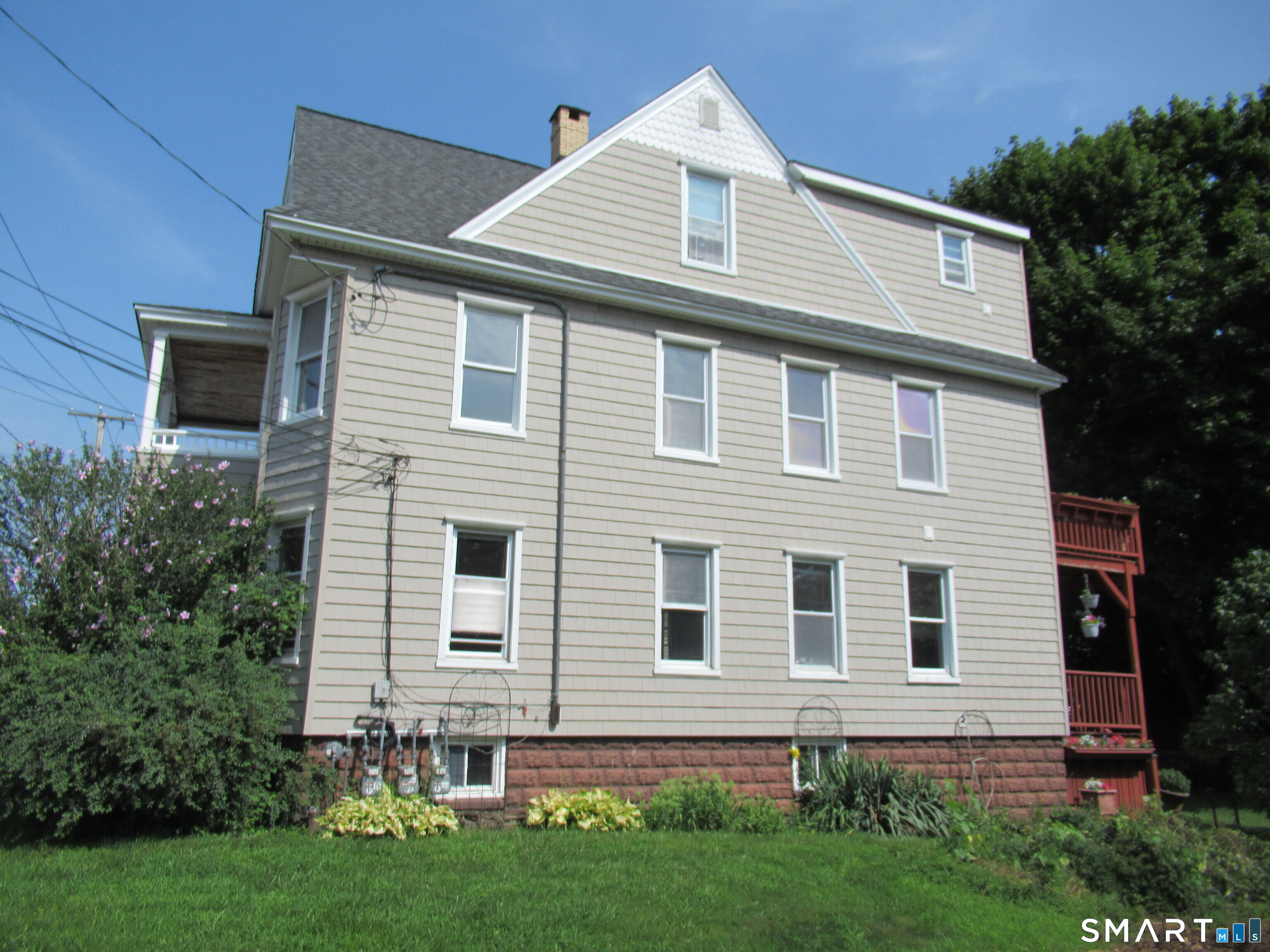 112 Bennett Street Unit: 1st floor