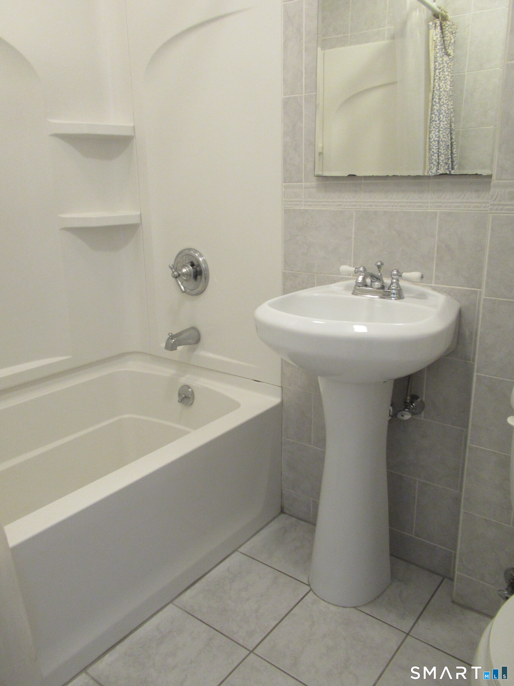 112 Bennett Street Unit: 2nd floor