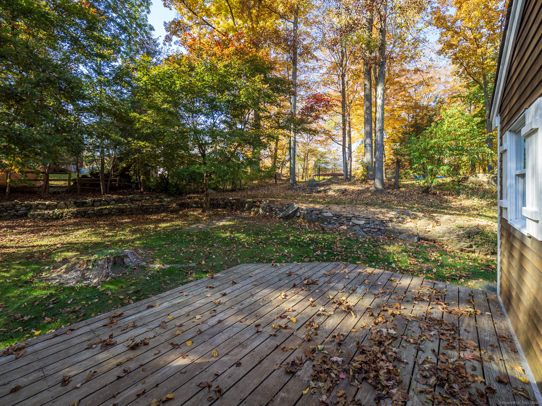 27 Woodland Way
