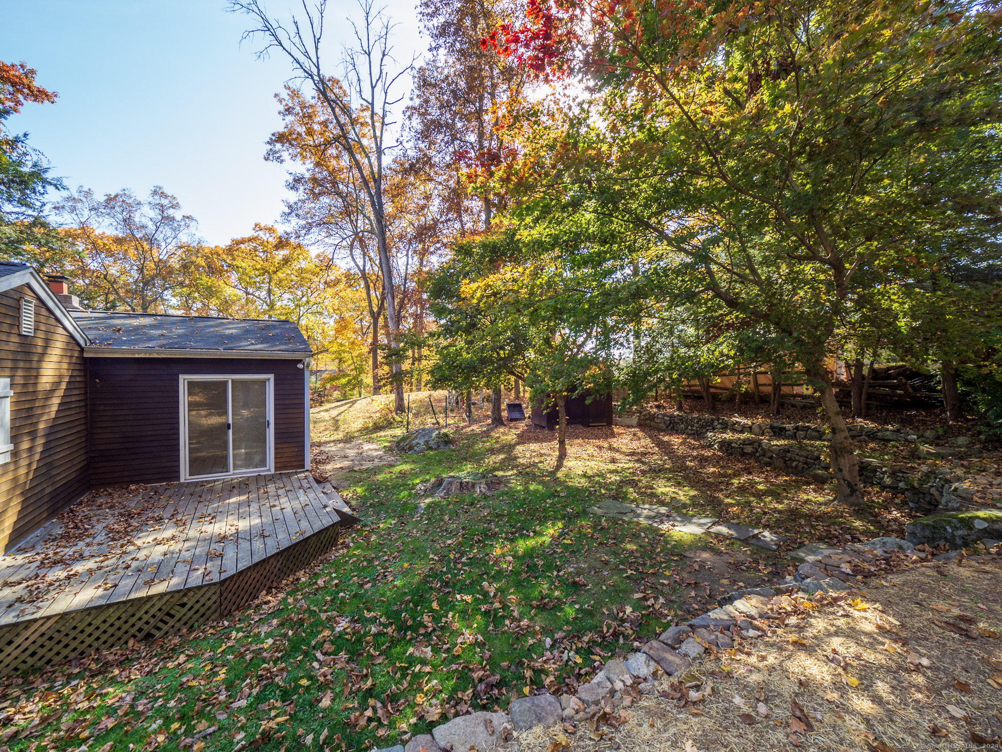 27 Woodland Way